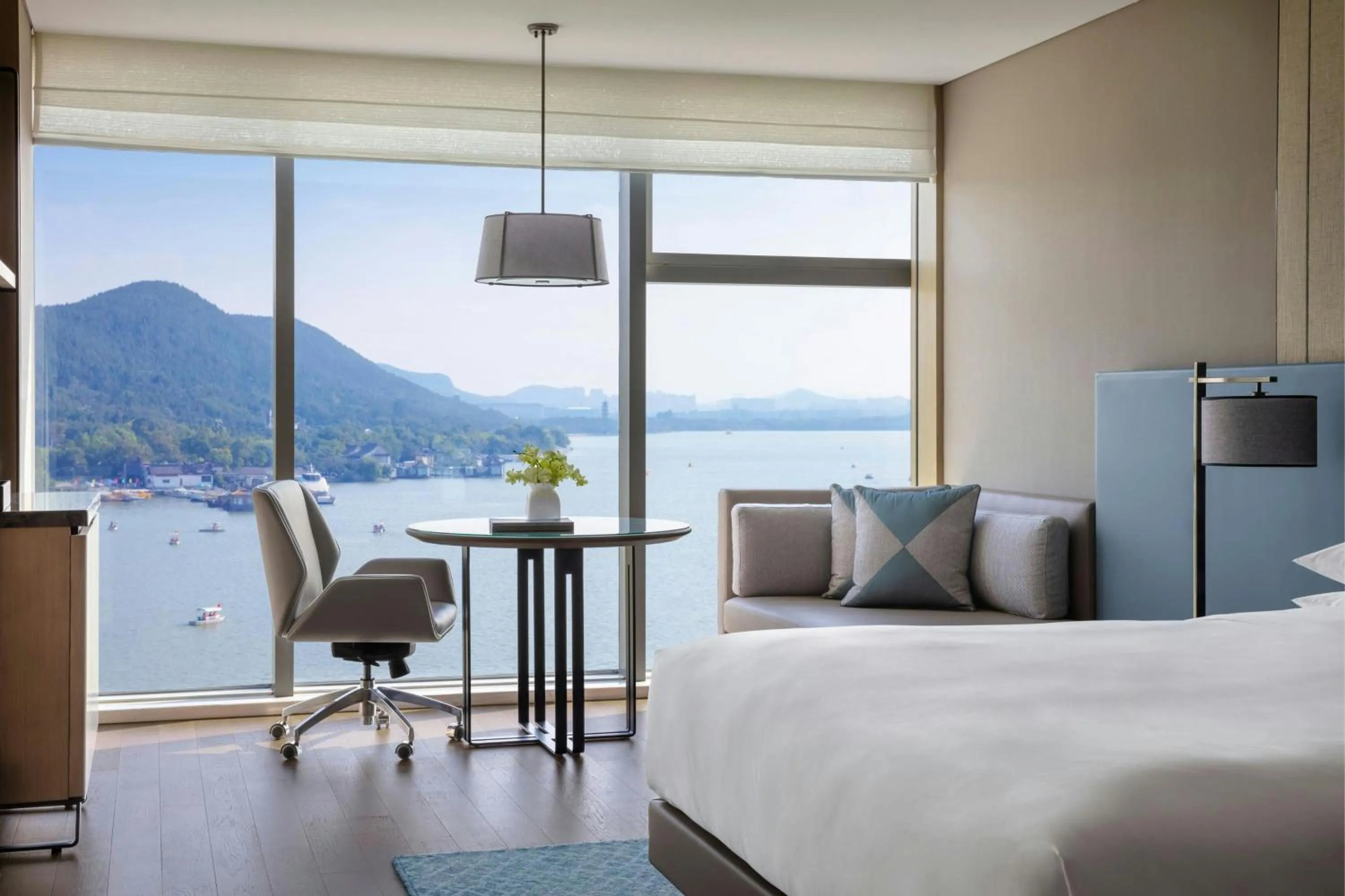 Photo of the whole room, Bed in Xuzhou Marriott Hotel Lakeview