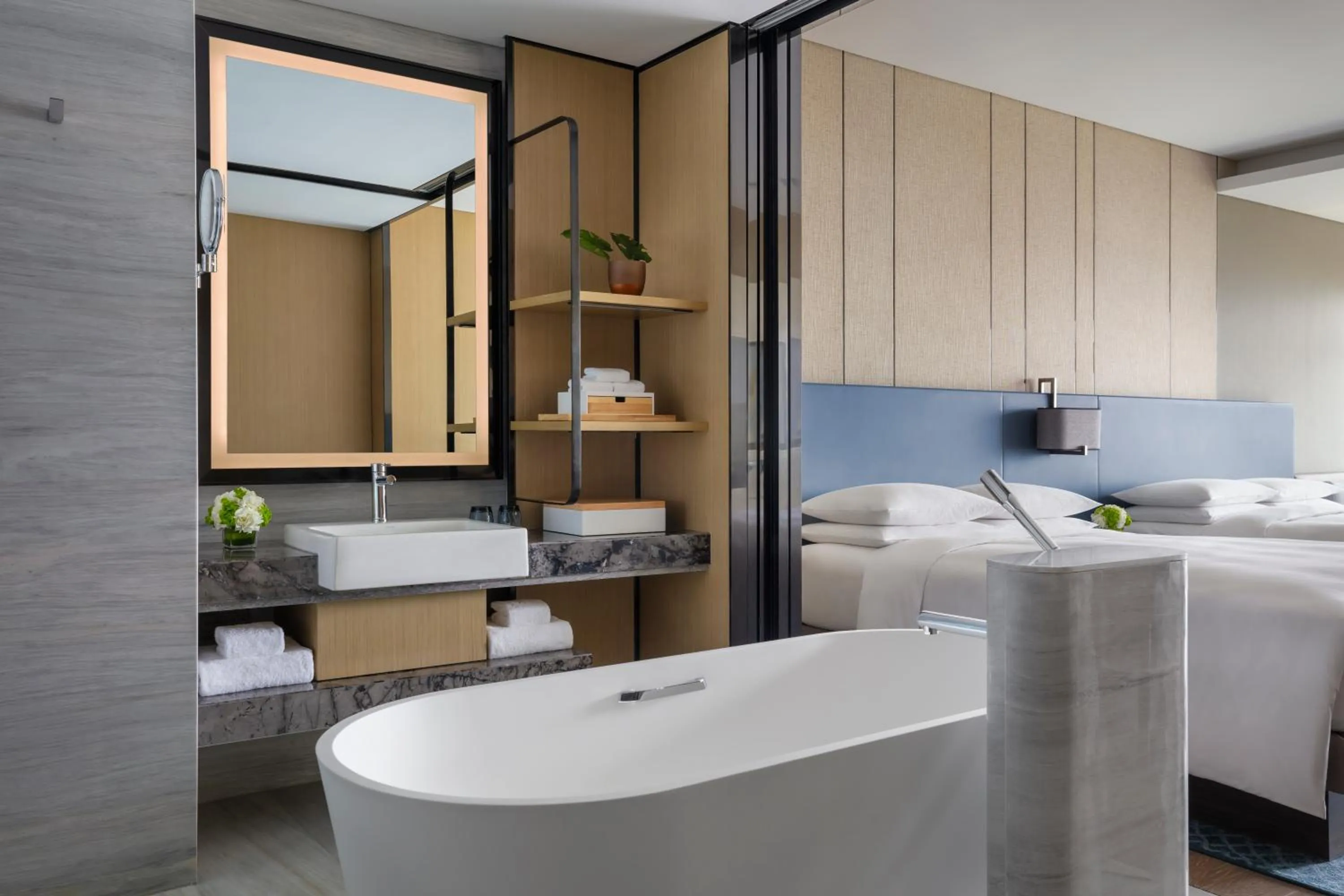 room service, Bed in Xuzhou Marriott Hotel Lakeview