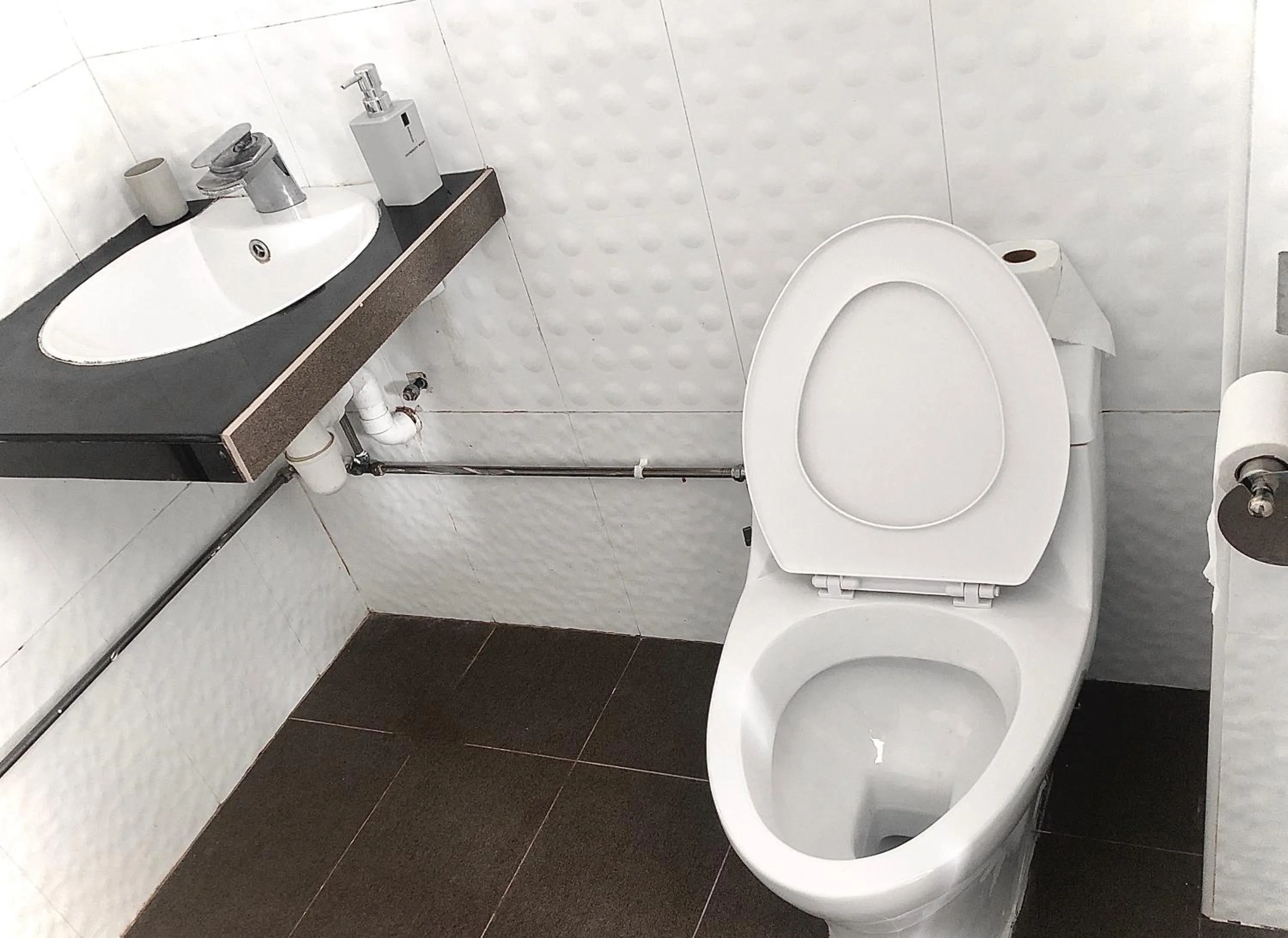 Toilet in JJH Serviced Apartments near Serangoon MRT