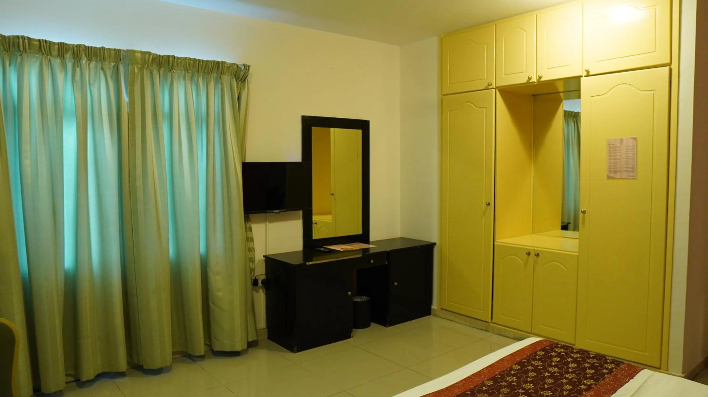 Bed in Hotel Summersands Al Wadi Al kabir