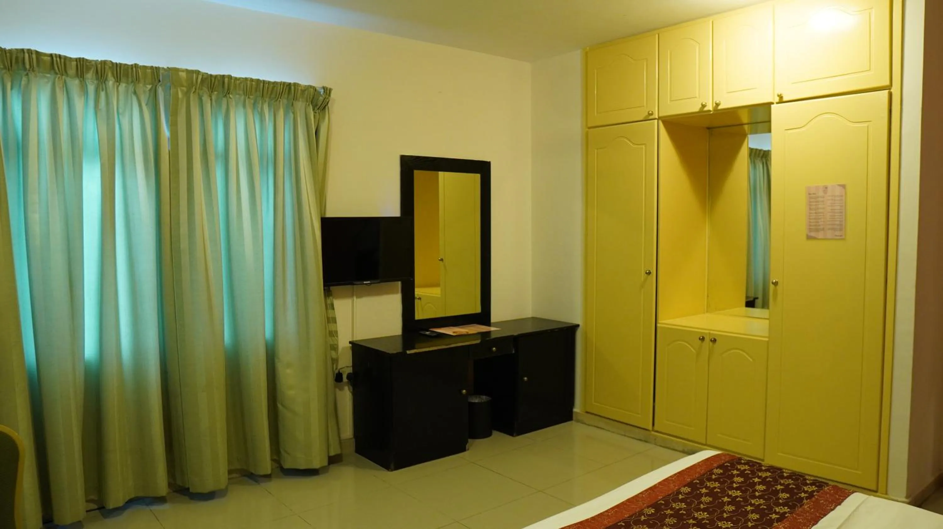 Bed in Hotel Summersands Al Wadi Al kabir