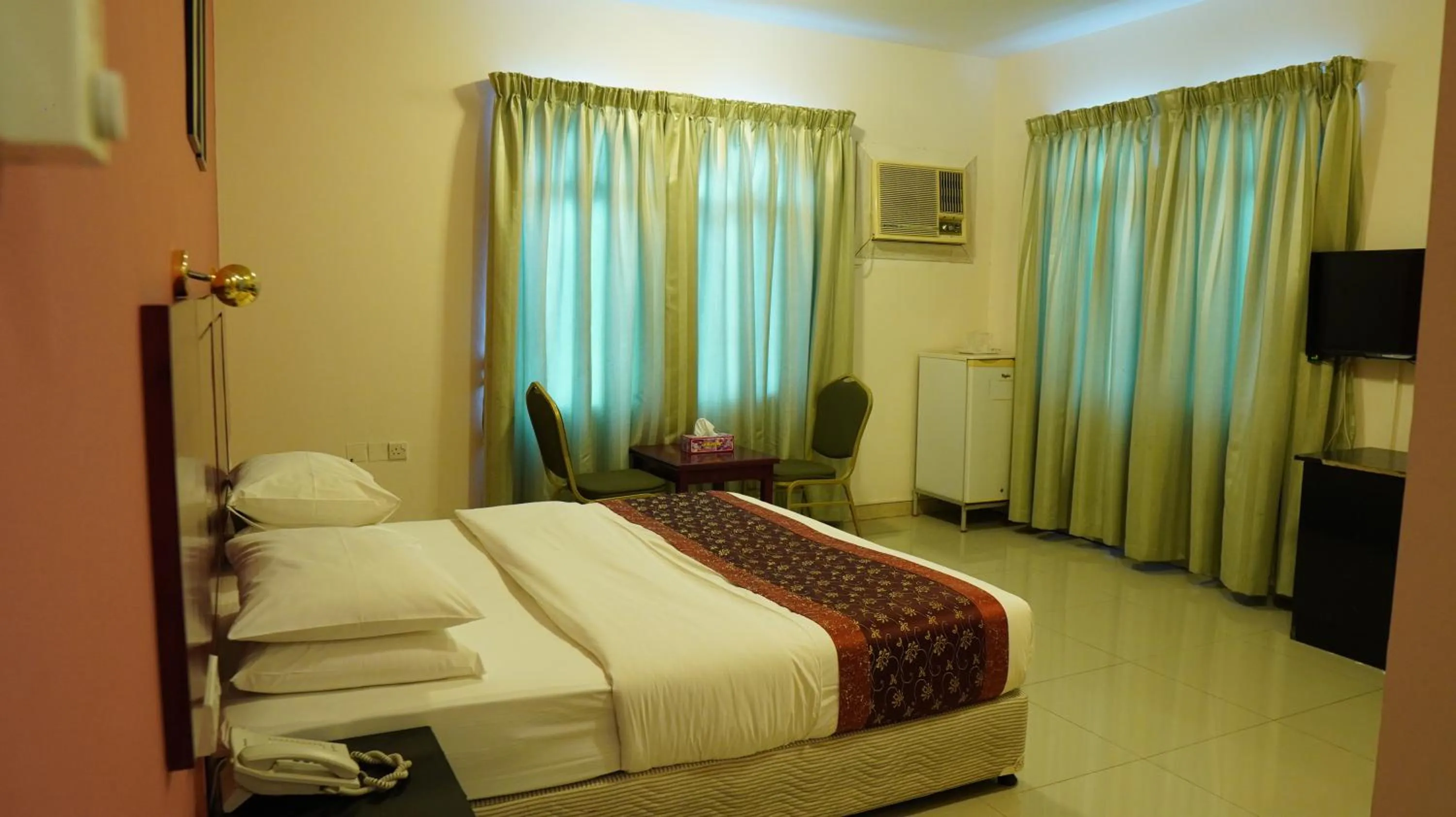 Bed in Hotel Summersands Al Wadi Al kabir