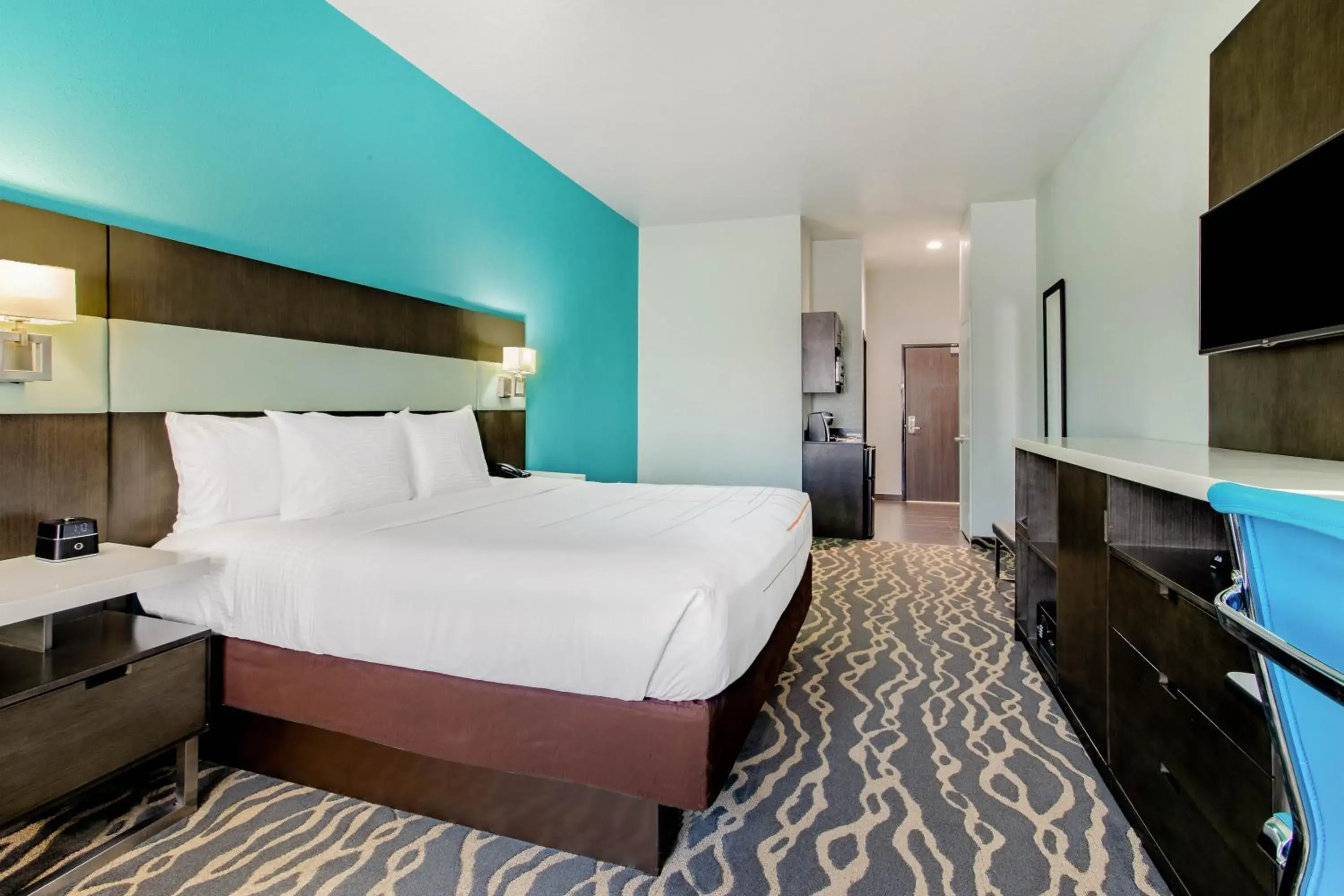 Photo of the whole room, Bed in La Quinta Inn & Suites by Wyndham Northlake Ft. Worth Photo of the whole room, Bed in La Quinta Inn & Suites by Wyndham Northlake Ft. Worth