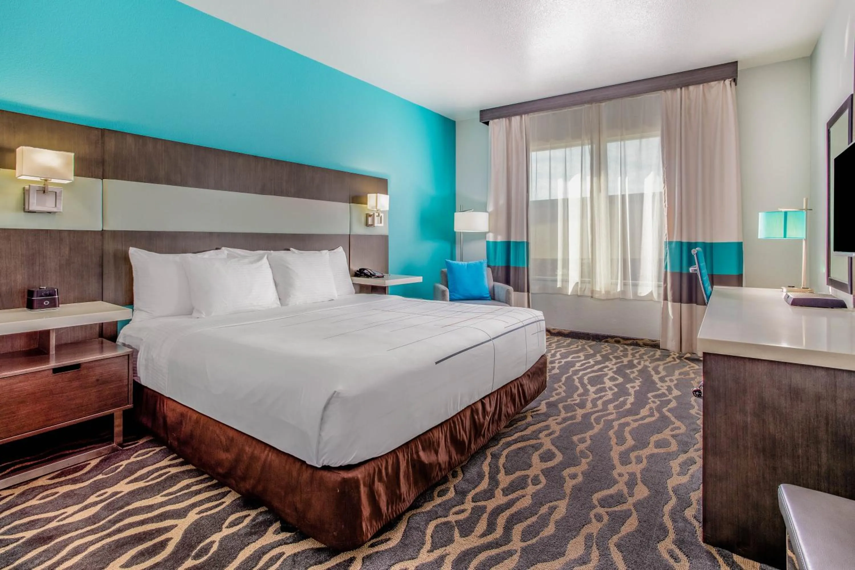 Photo of the whole room, Bed in La Quinta Inn & Suites by Wyndham Northlake Ft. Worth