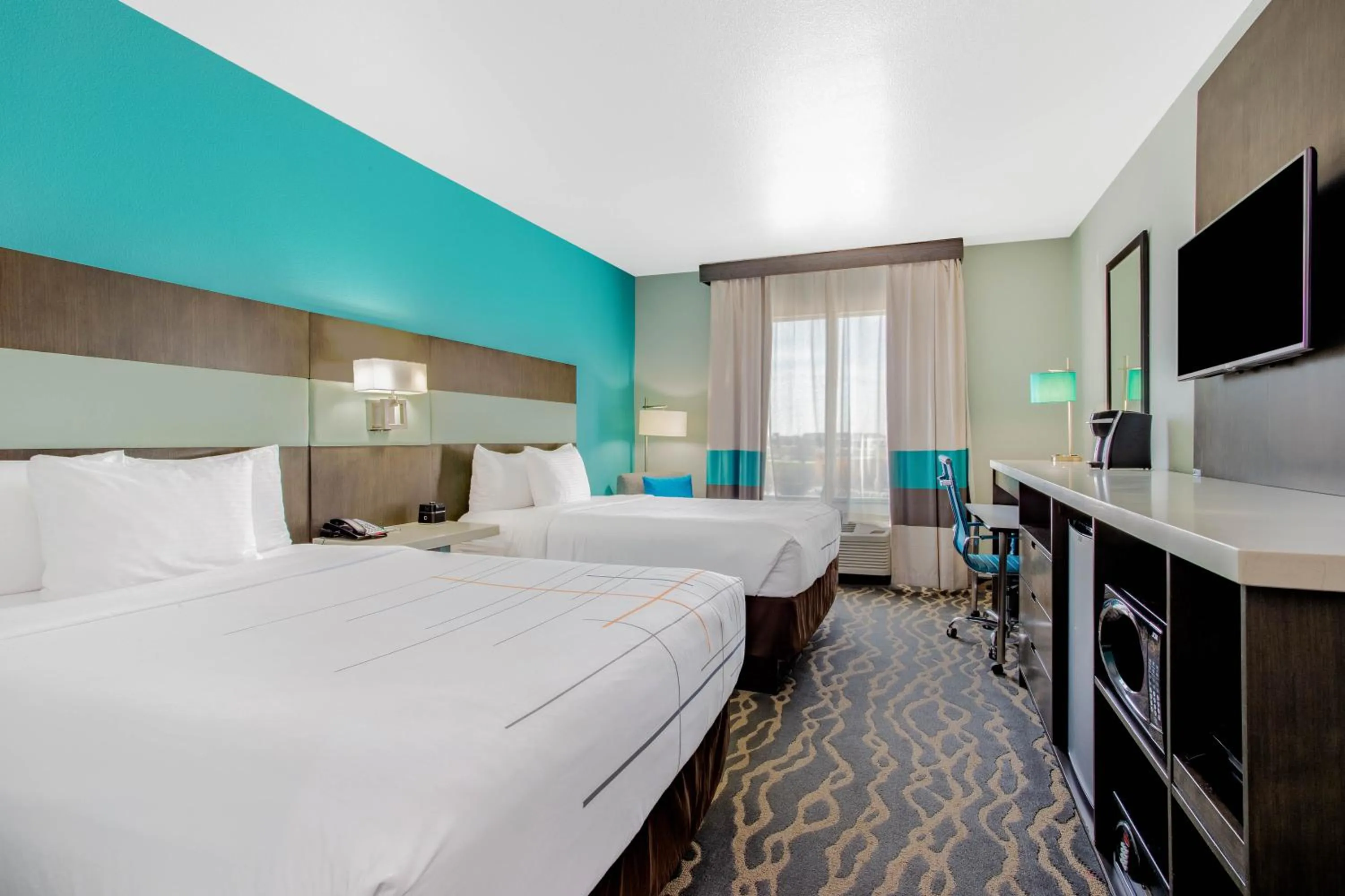 Photo of the whole room, Bed in La Quinta Inn & Suites by Wyndham Northlake Ft. Worth