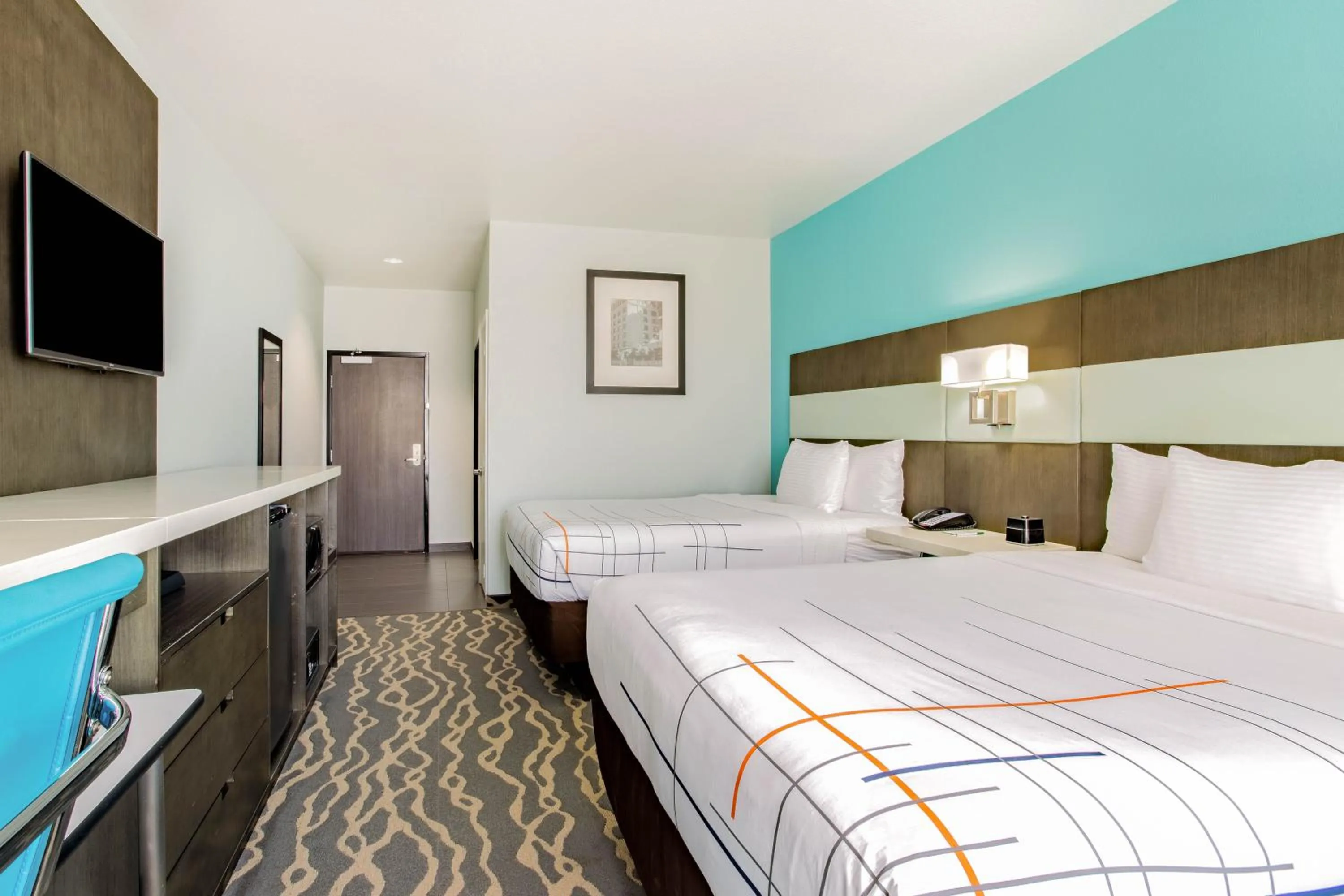 Photo of the whole room, Bed in La Quinta Inn & Suites by Wyndham Northlake Ft. Worth