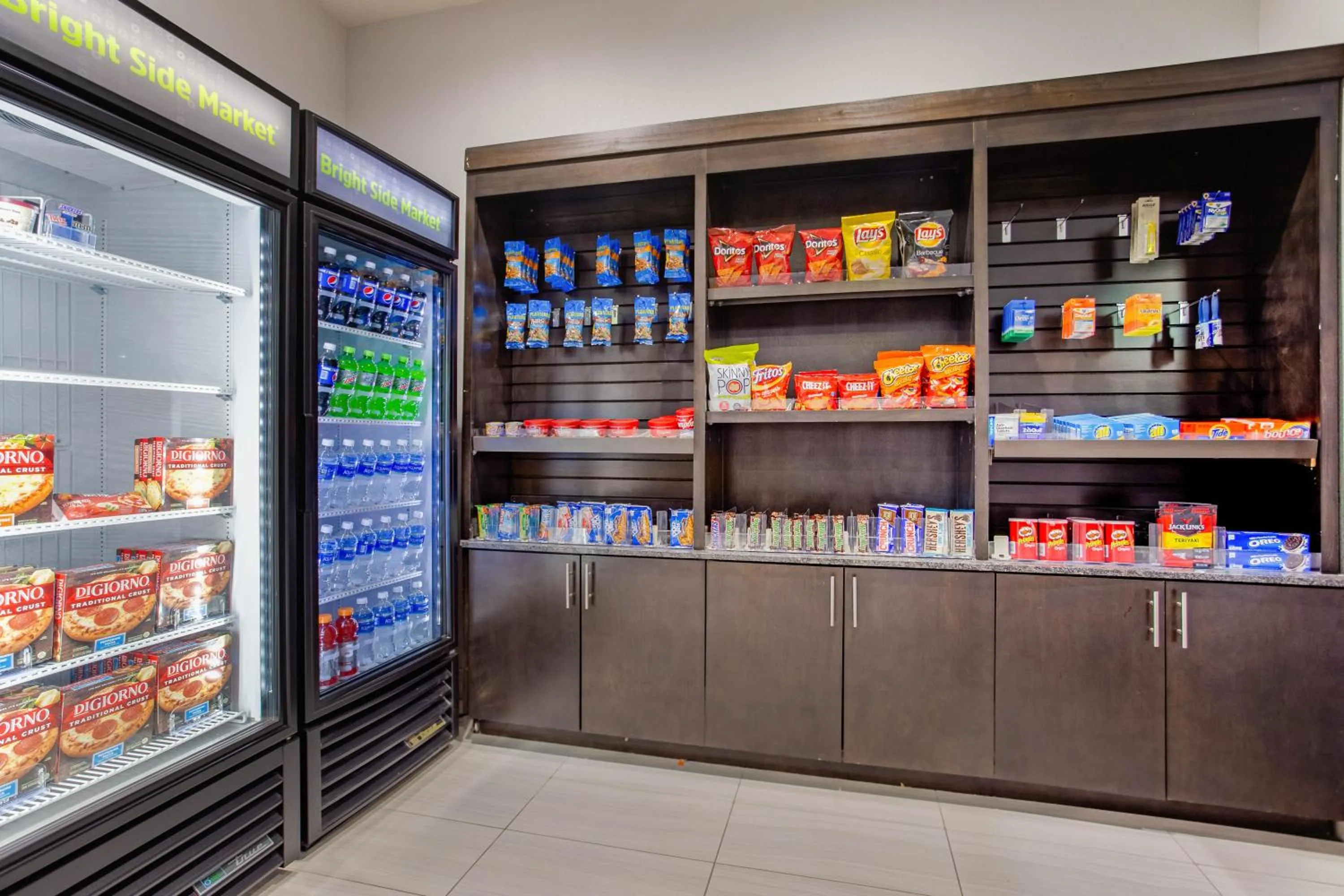 On-site shops in La Quinta Inn & Suites by Wyndham Northlake Ft. Worth