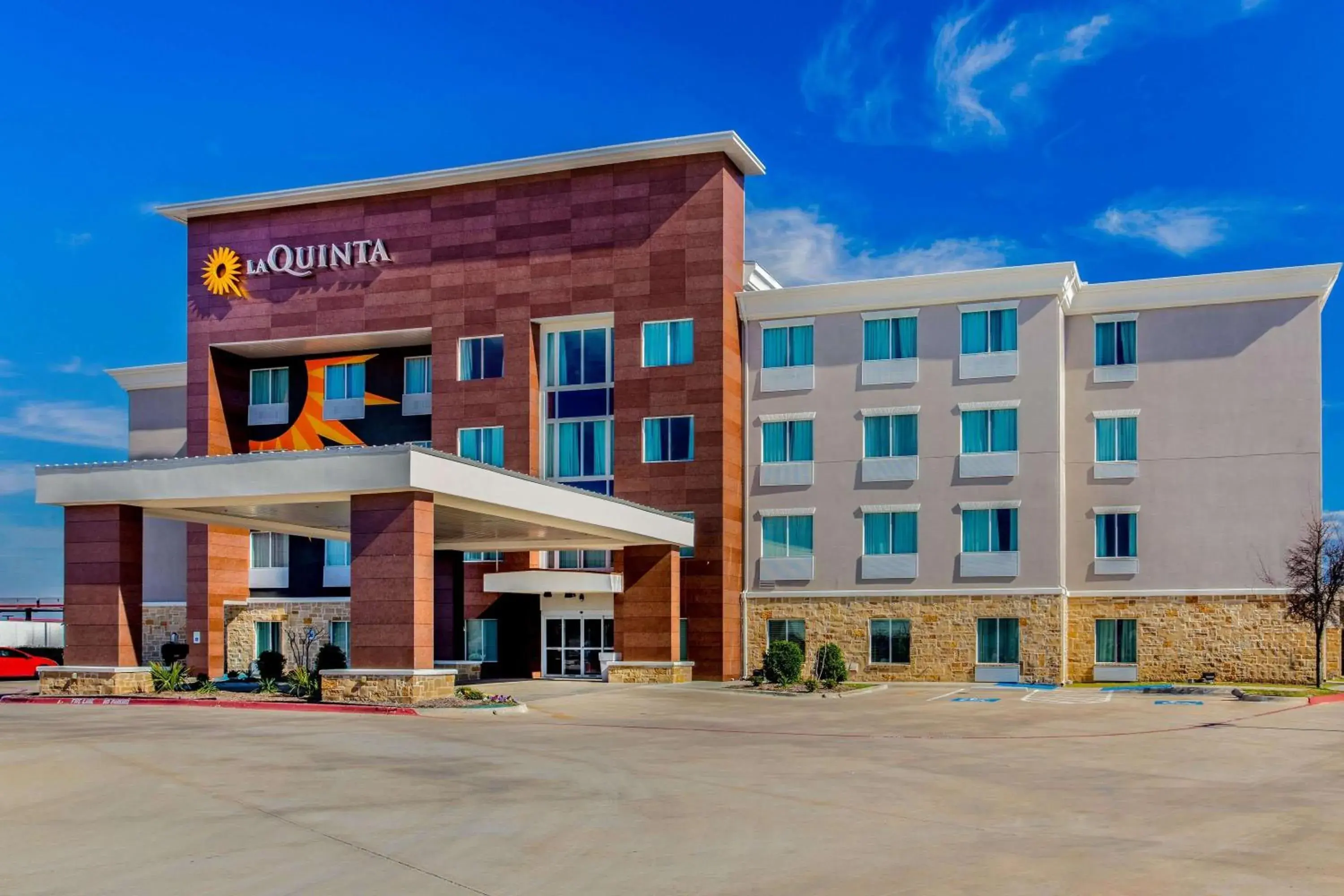 Property building in La Quinta Inn & Suites by Wyndham Northlake Ft. Worth Property building in La Quinta Inn & Suites by Wyndham Northlake Ft. Worth