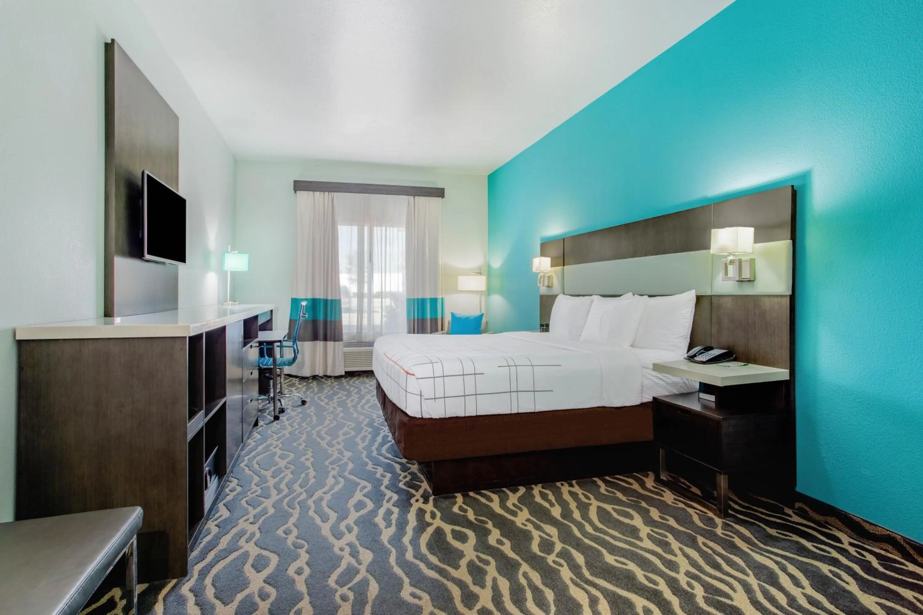 Photo of the whole room, Bed in La Quinta Inn & Suites by Wyndham Northlake Ft. Worth