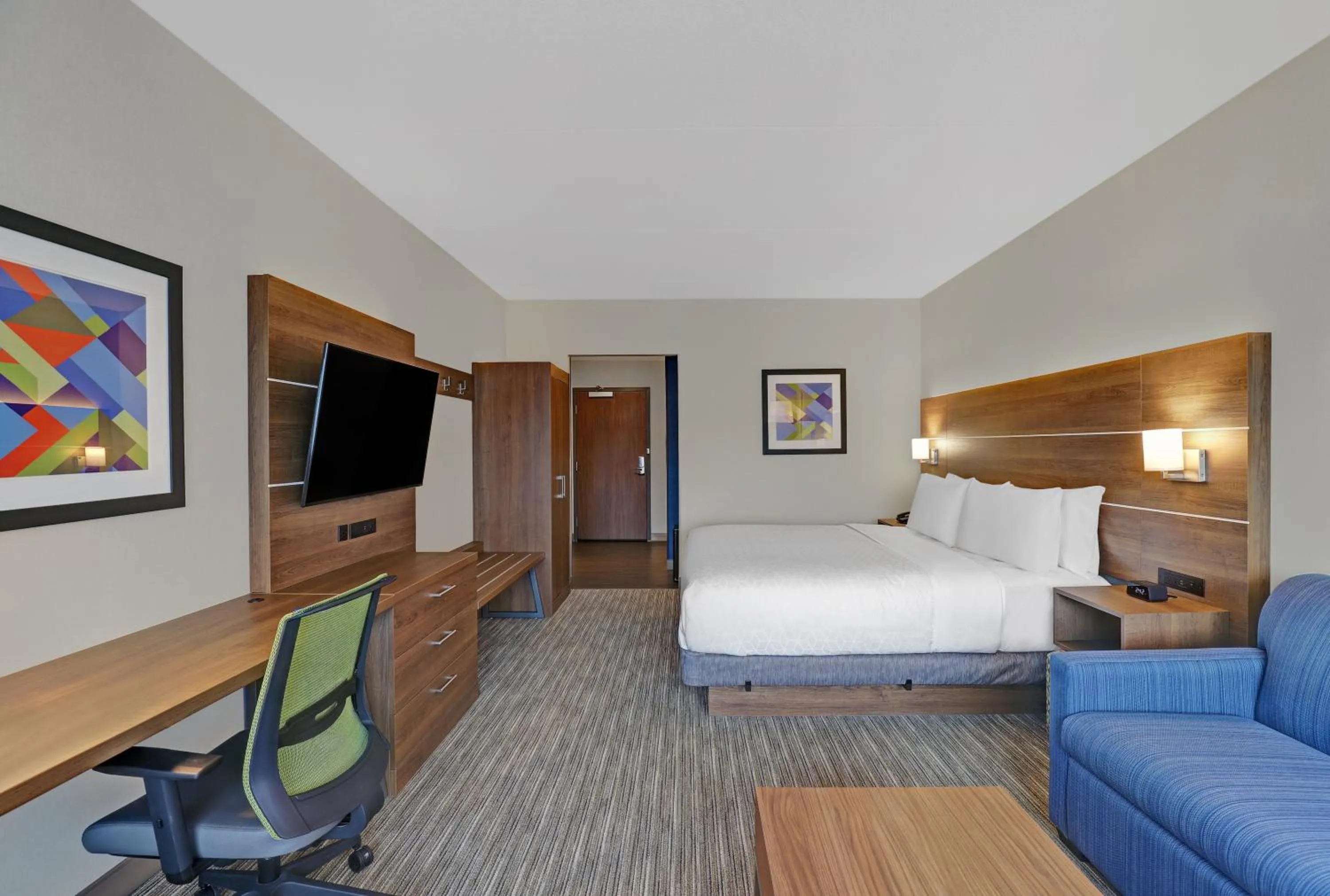 Photo of the whole room, Bed in Holiday Inn Express - Kingston West by IHG