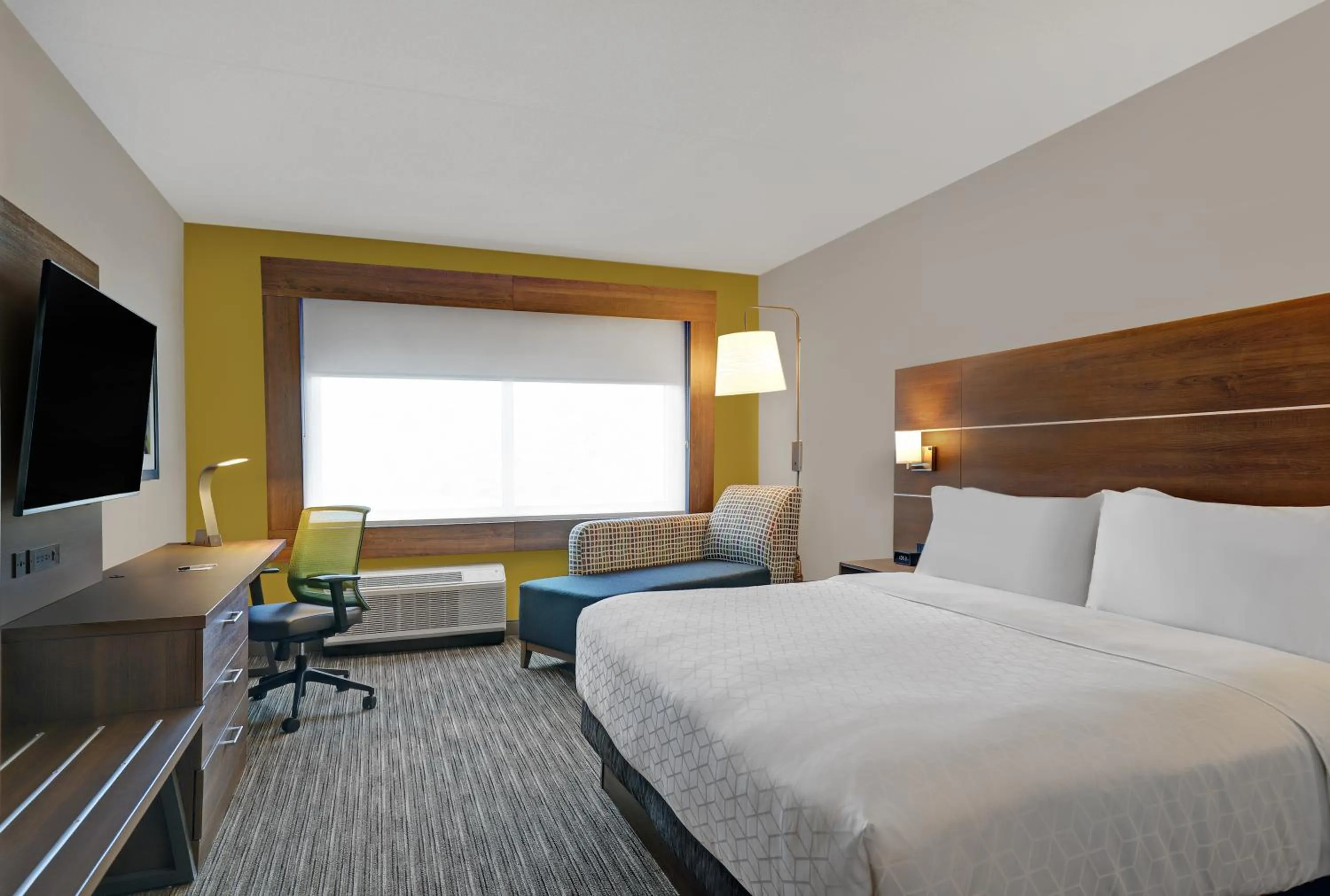Guests, Bed in Holiday Inn Express - Kingston West by IHG