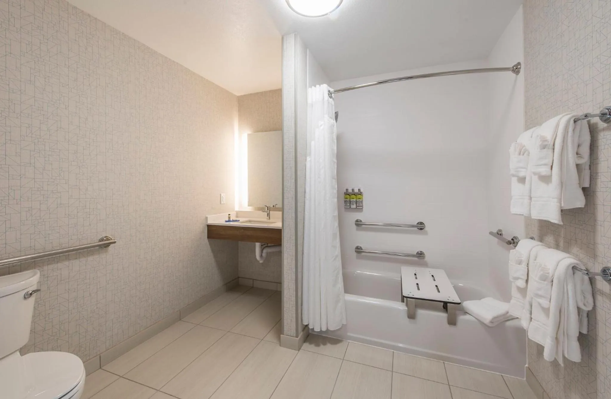 Photo of the whole room in Holiday Inn Express & Suites - Phoenix North - Happy Valley by IHG