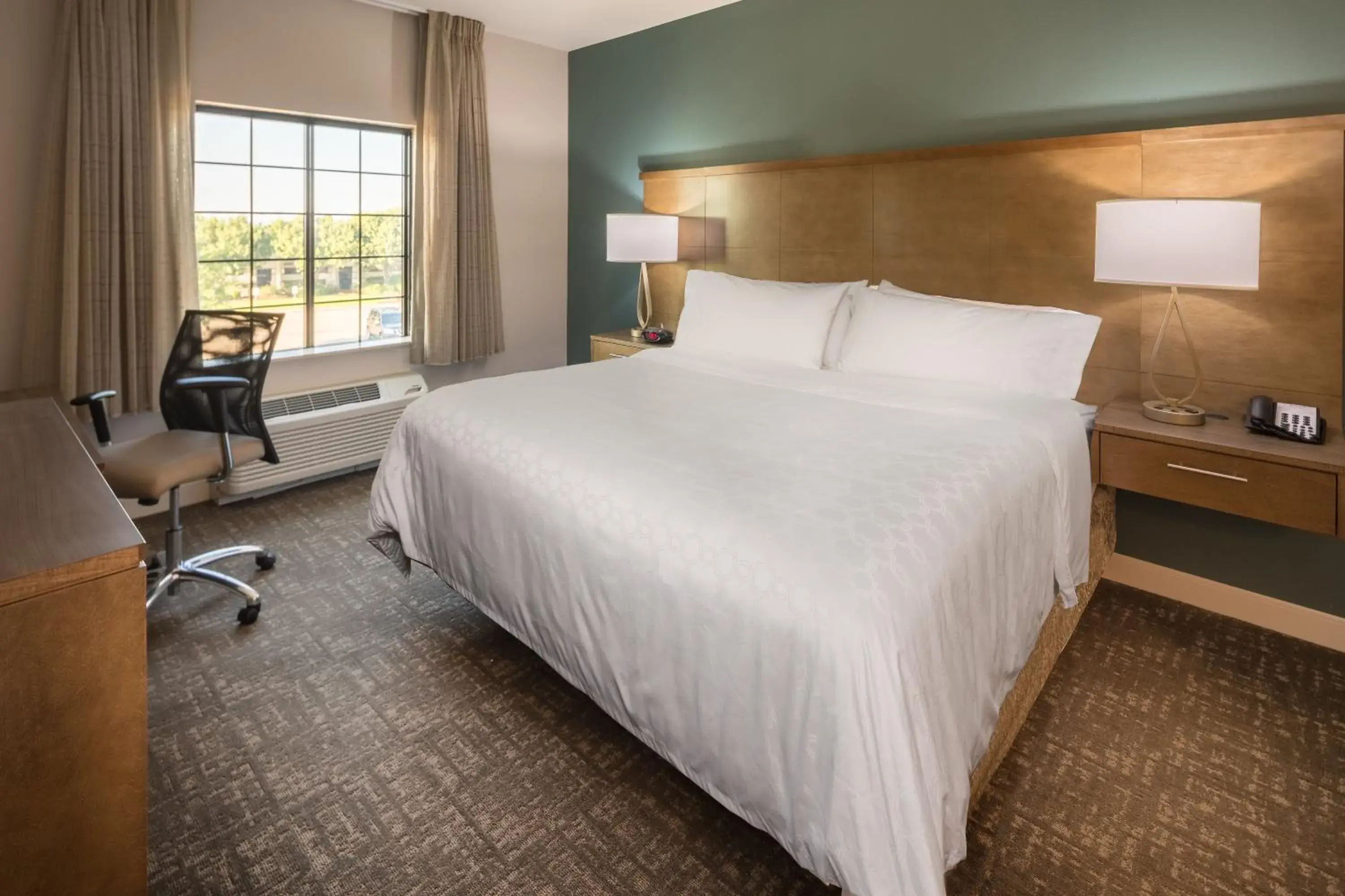 Photo of the whole room, Bed in Staybridge Suites Florence - Cincinnati South by IHG Photo of the whole room, Bed in Staybridge Suites Florence - Cincinnati South by IHG