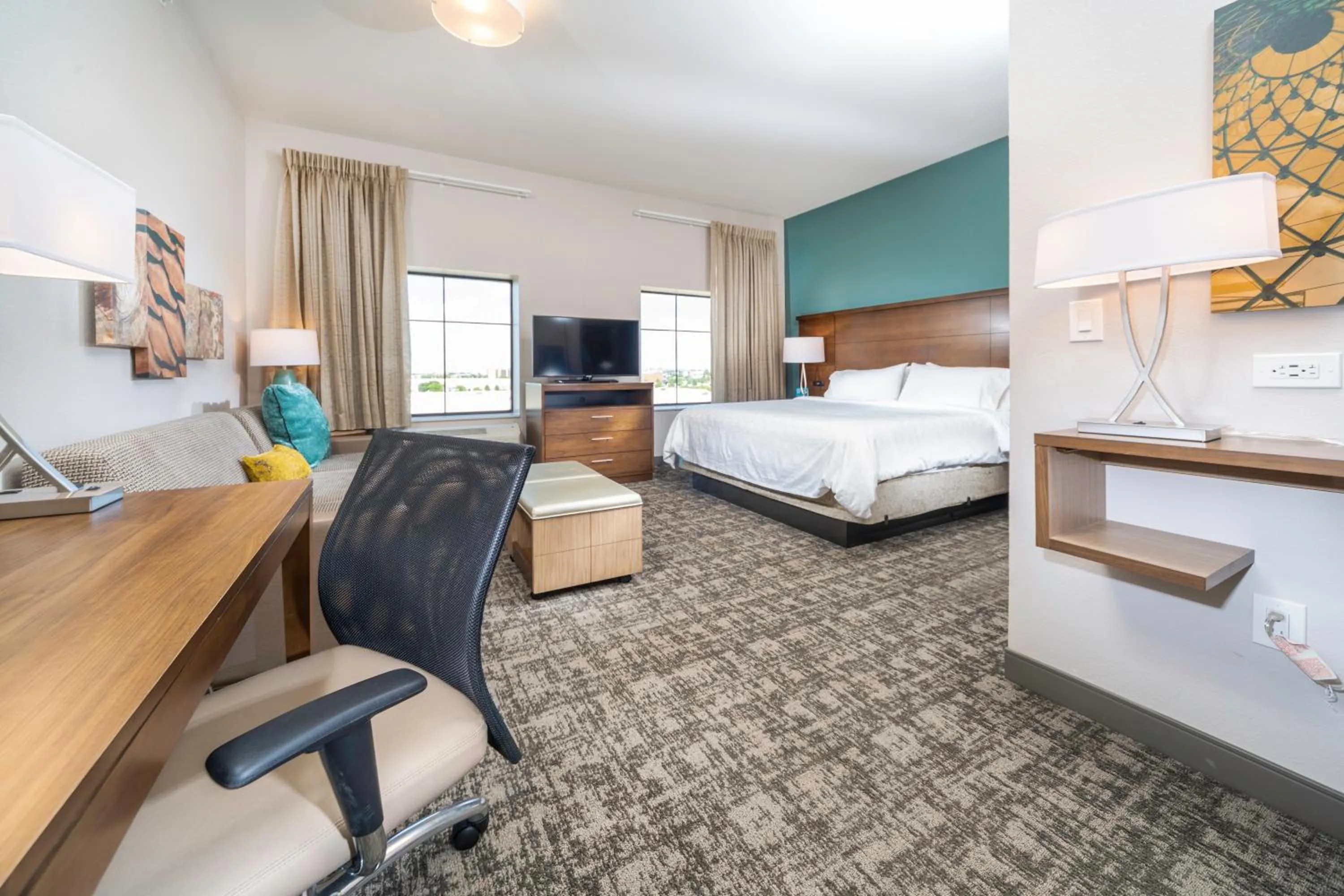 Photo of the whole room, Bed in Staybridge Suites Florence - Cincinnati South by IHG