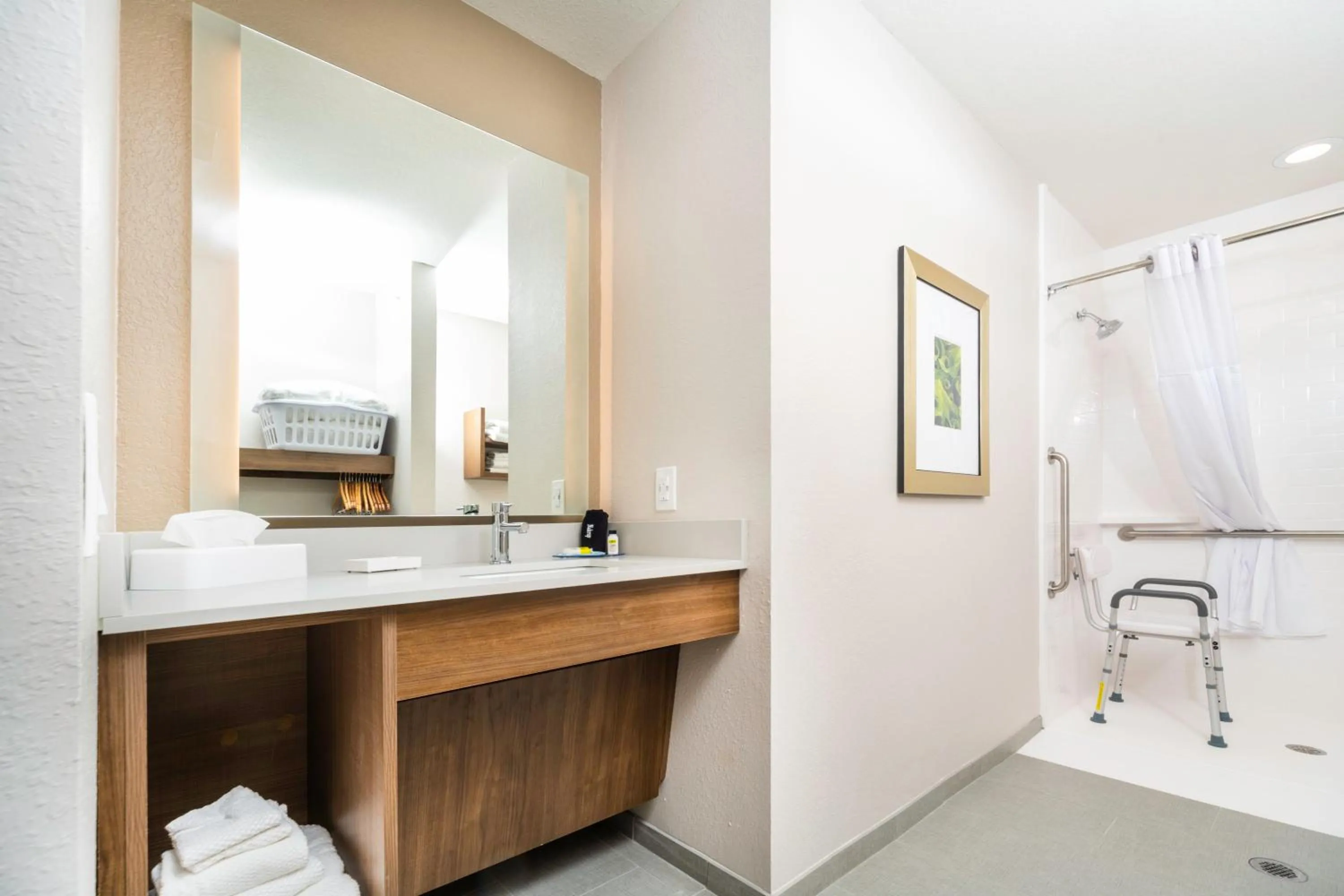 Bathroom in Staybridge Suites Florence - Cincinnati South by IHG