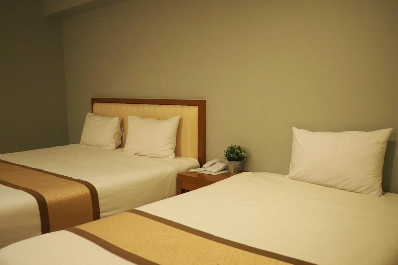 Bed in Phromsuk Hotel Ayutthaya