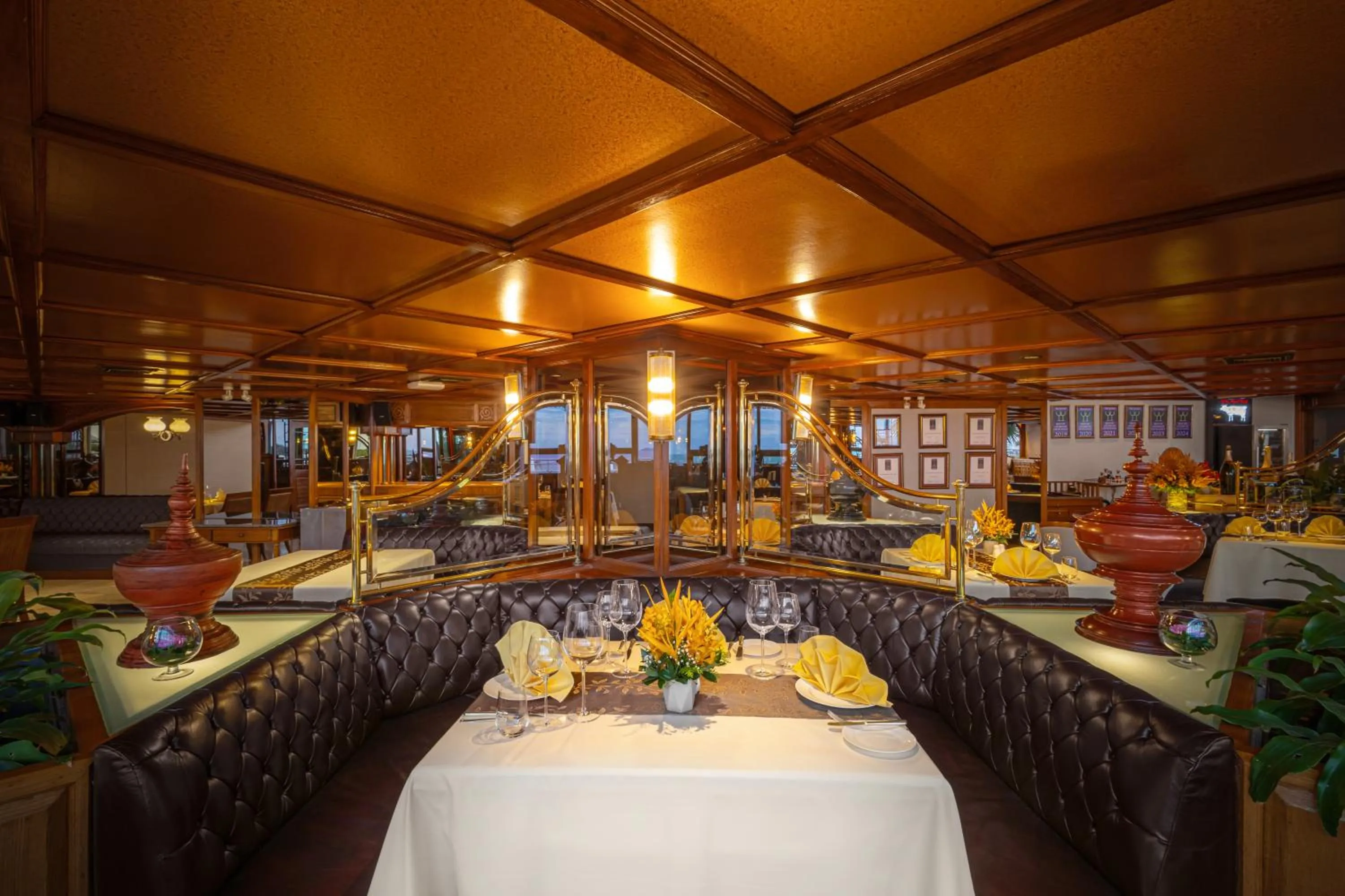 Restaurant/places to eat in Royal Wing Suites & Spa Pattaya