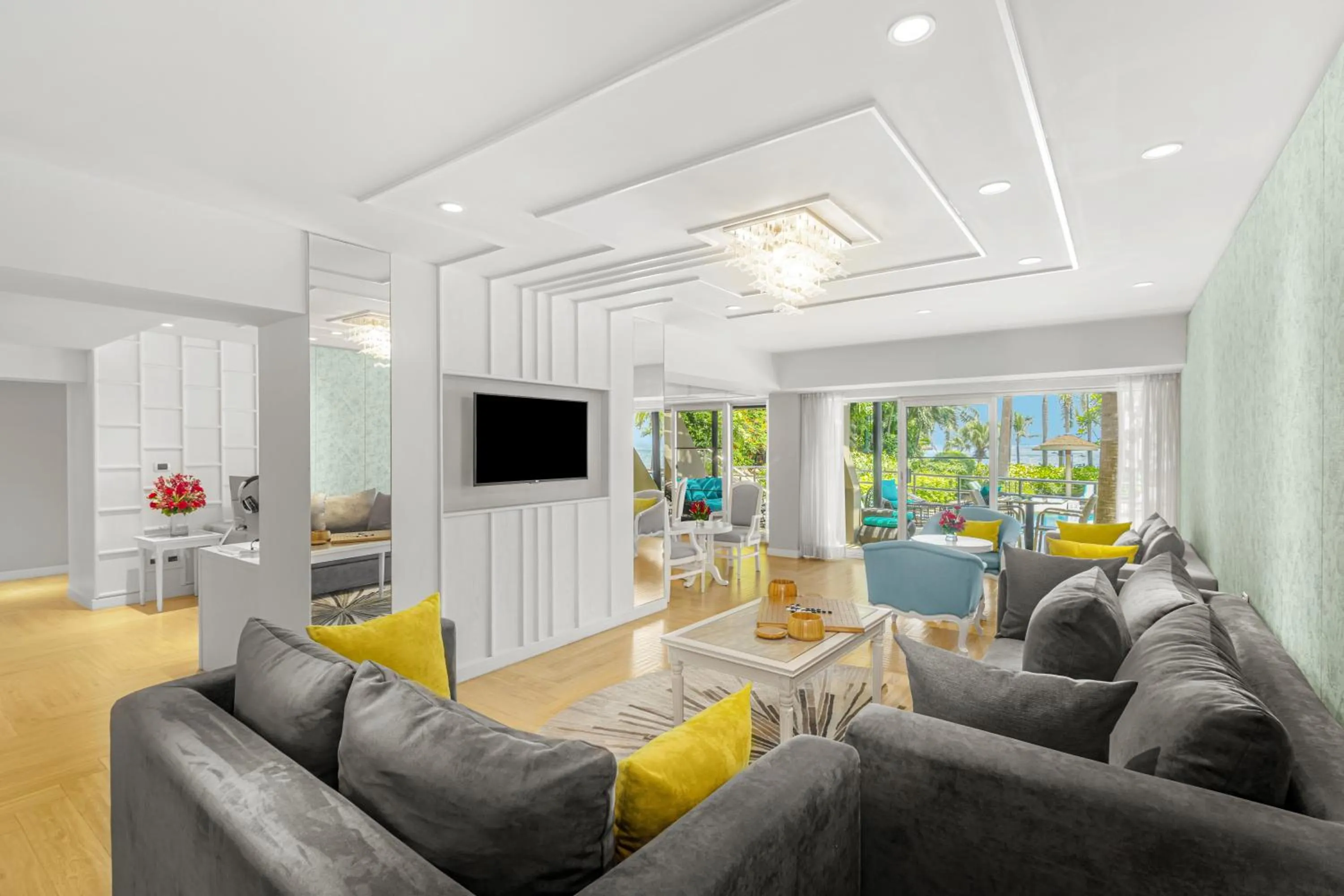 TV and multimedia in Royal Wing Suites & Spa Pattaya