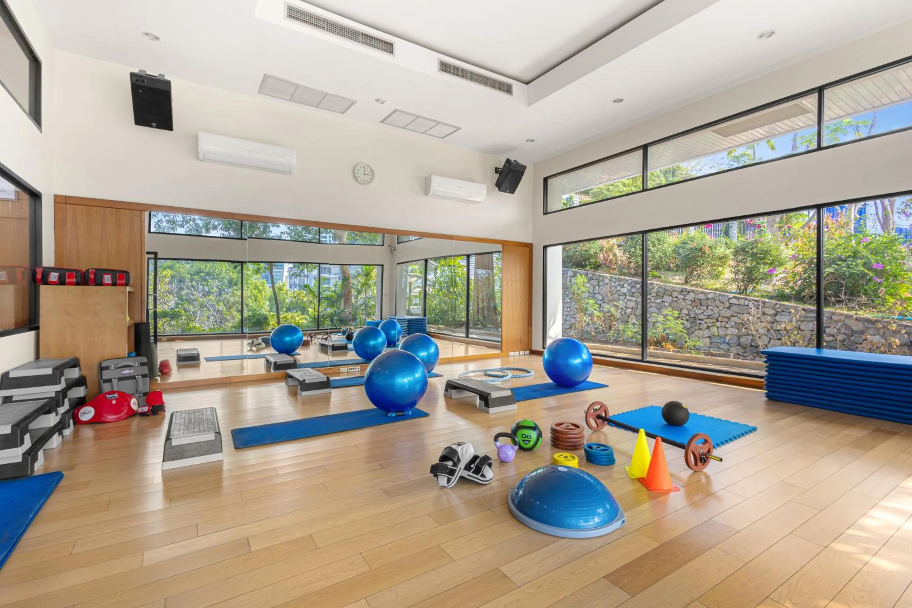 Activities in Royal Wing Suites & Spa Pattaya