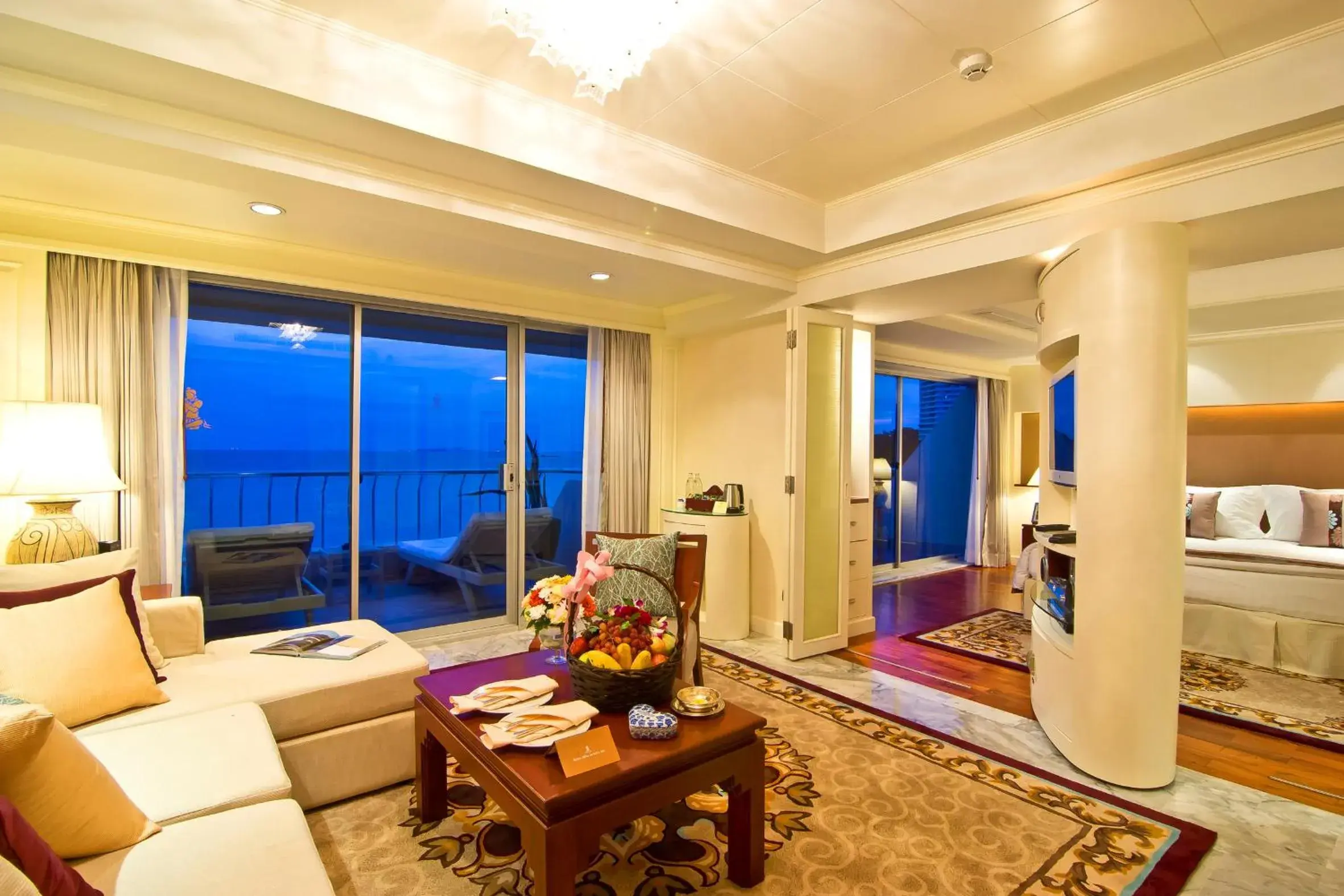 Living room in Royal Wing Suites & Spa Pattaya Living room in Royal Wing Suites & Spa Pattaya