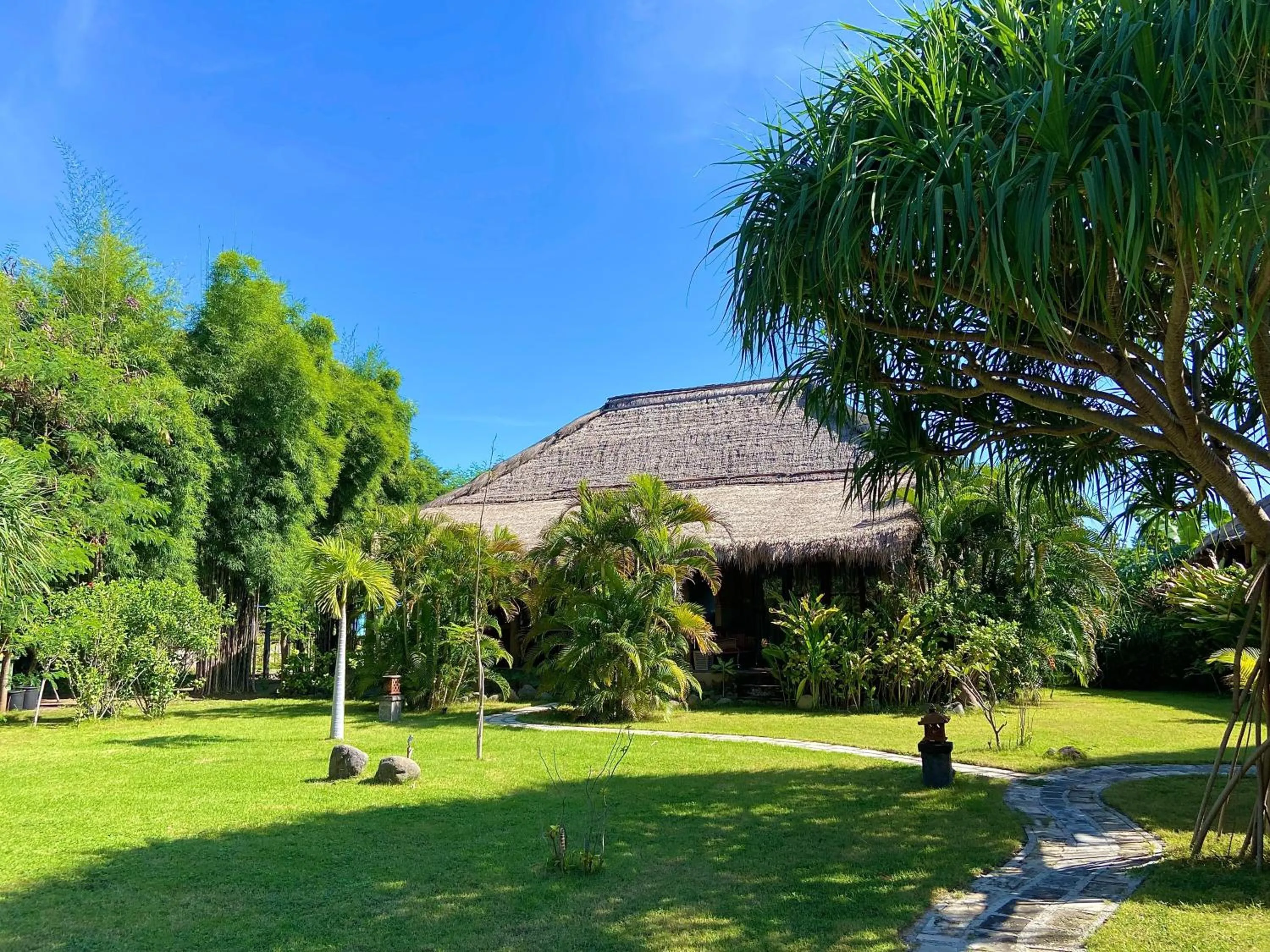 Garden view in Sunia Loka Bungalows & Dive Center