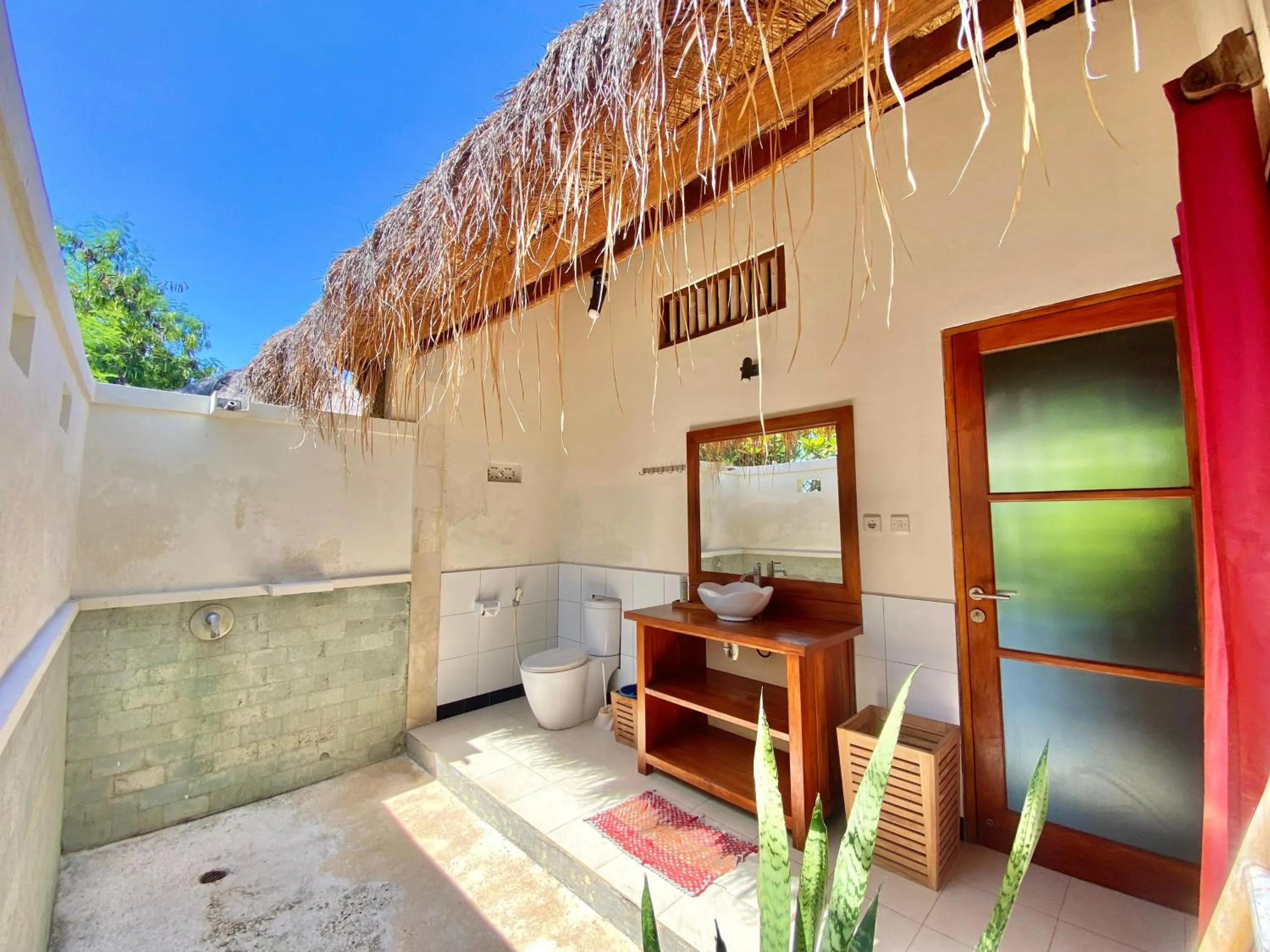 Bathroom in Sunia Loka Bungalows & Dive Center