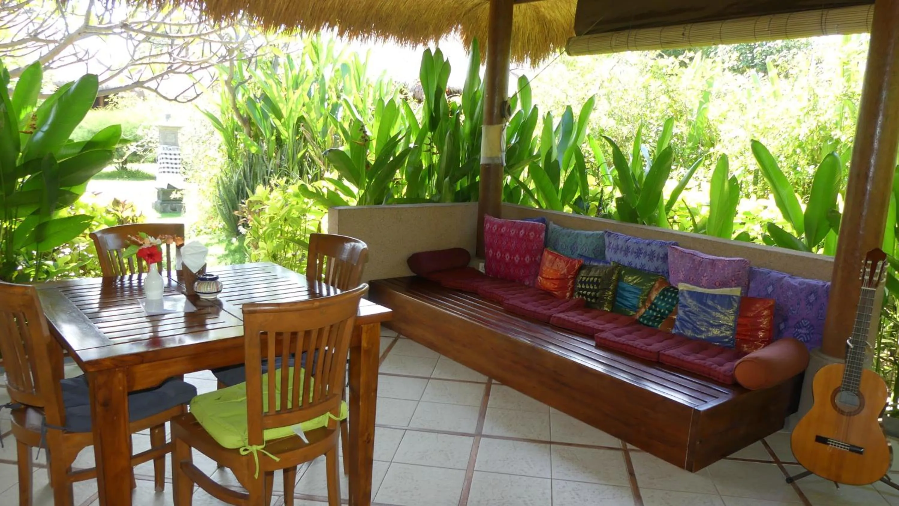 Patio in Sunia Loka Bungalows & Dive Center