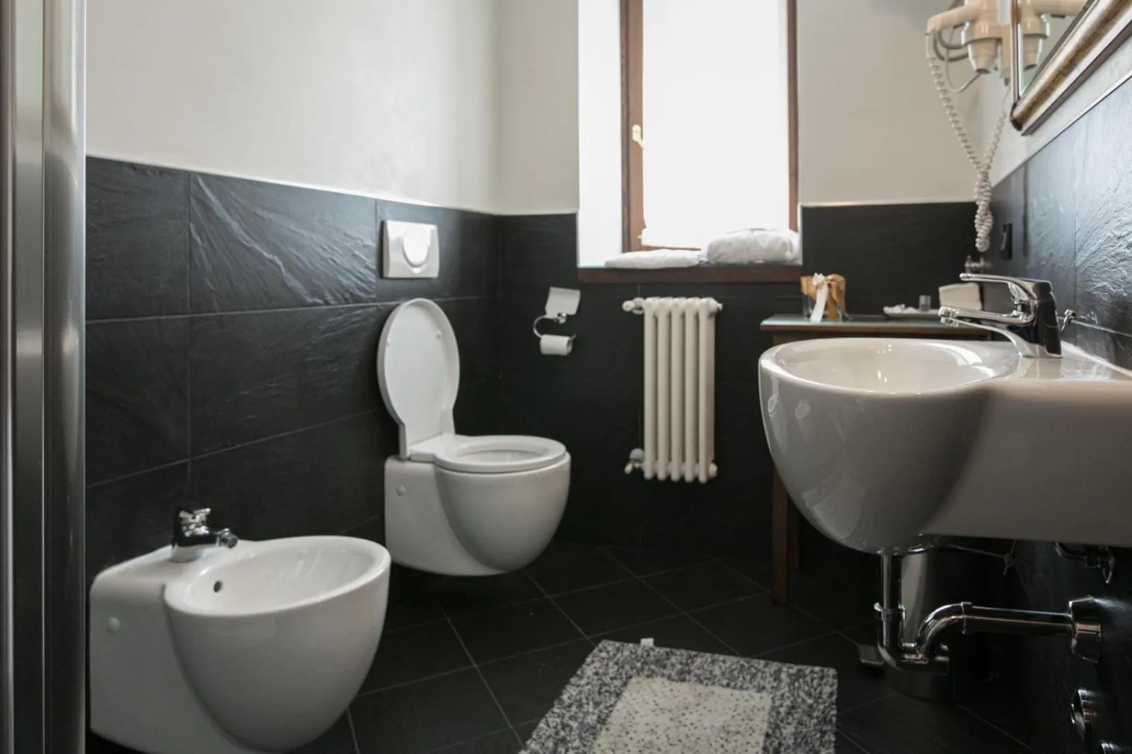 Bathroom in Fontanile Relais - Valcalepio Lounge