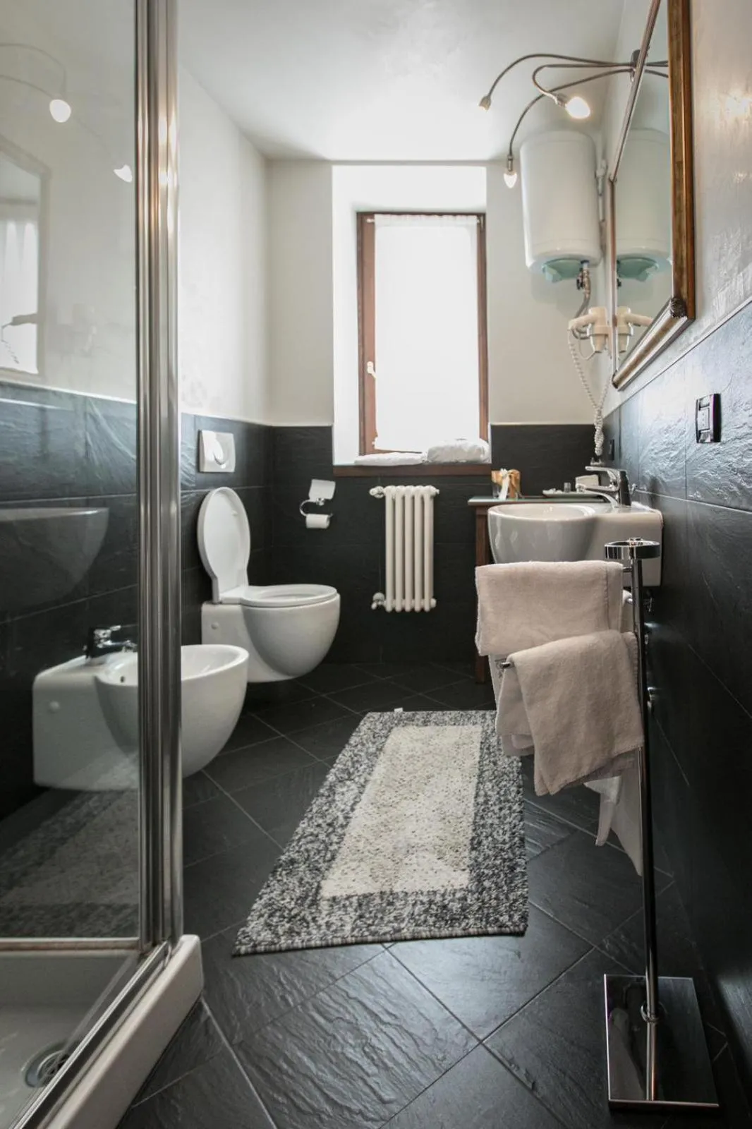 Bathroom in Fontanile Relais - Valcalepio Lounge