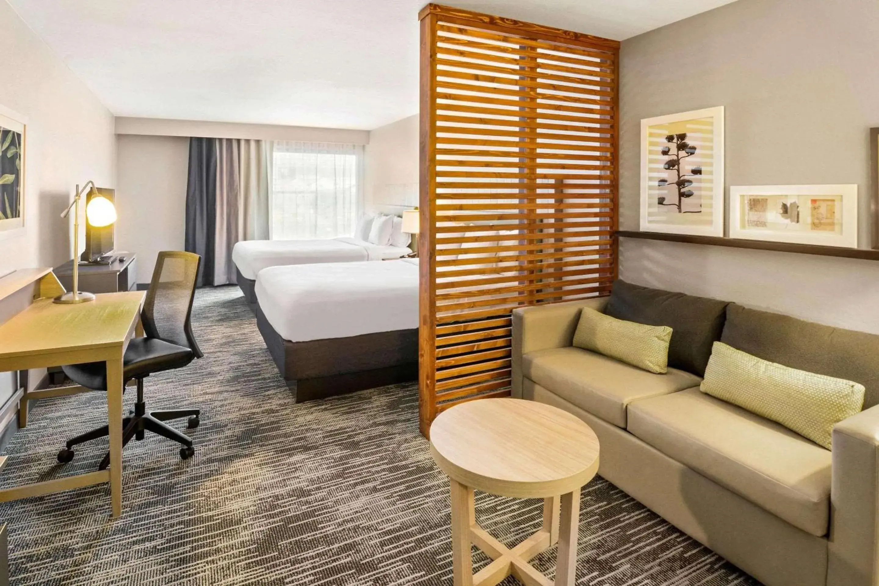 Bedroom, Bed in Country Inn & Suites by Radisson, Flagstaff Downtown, AZ Bedroom, Bed in Country Inn & Suites by Radisson, Flagstaff Downtown, AZ