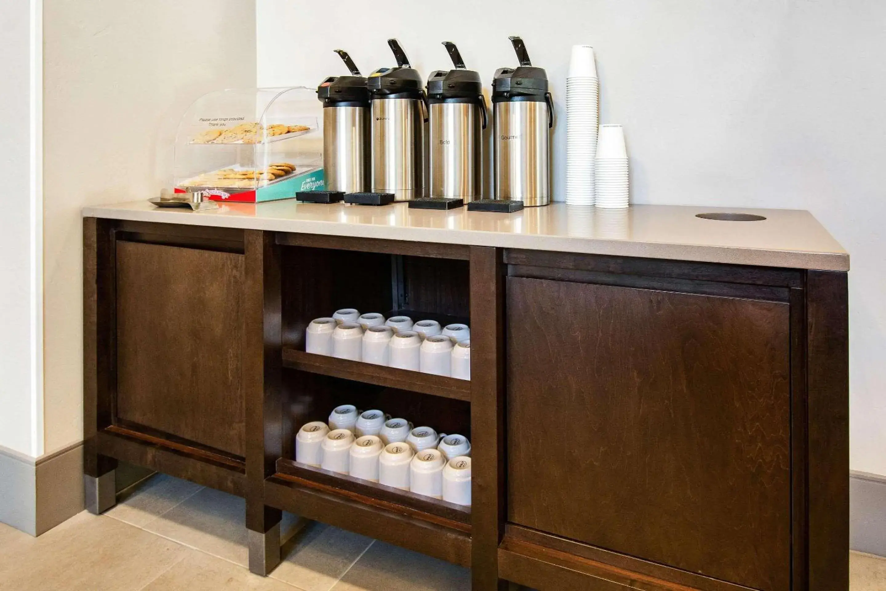 Breakfast in Country Inn & Suites by Radisson, Flagstaff Downtown, AZ Breakfast in Country Inn & Suites by Radisson, Flagstaff Downtown, AZ