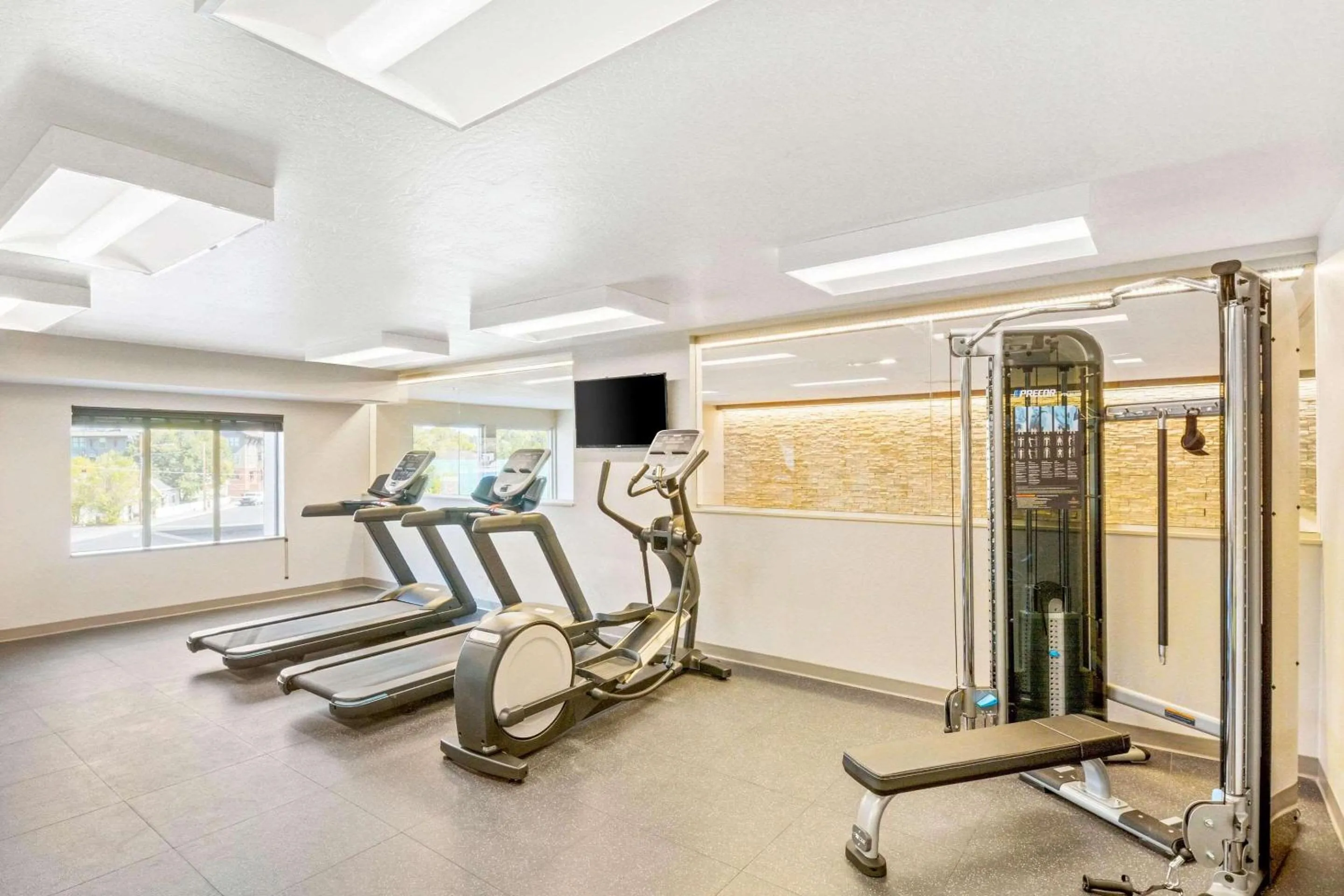 Fitness centre/facilities in Country Inn & Suites by Radisson, Flagstaff Downtown, AZ