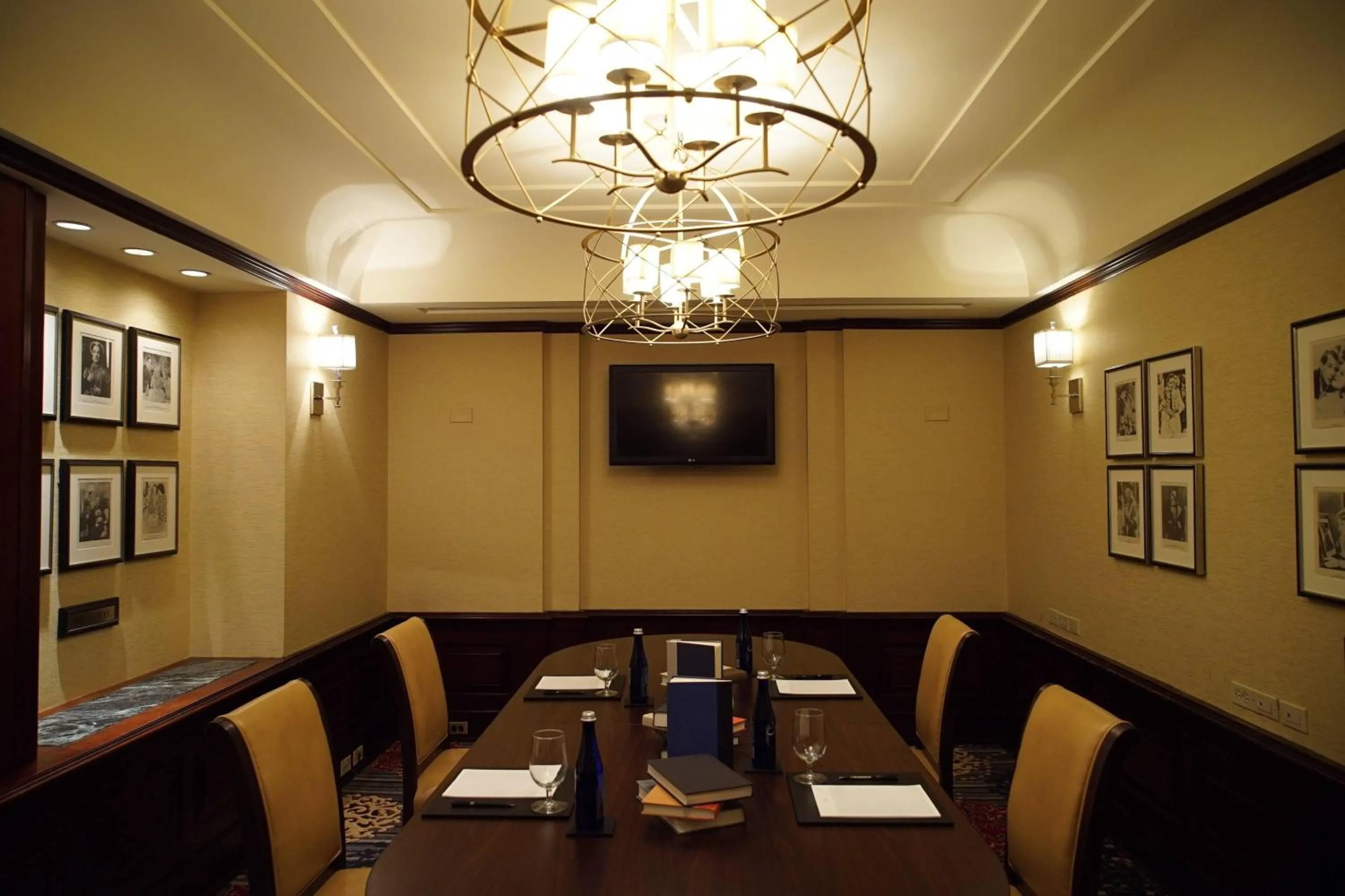 Meeting/conference room in The Algonquin Hotel Times Square, Autograph Collection