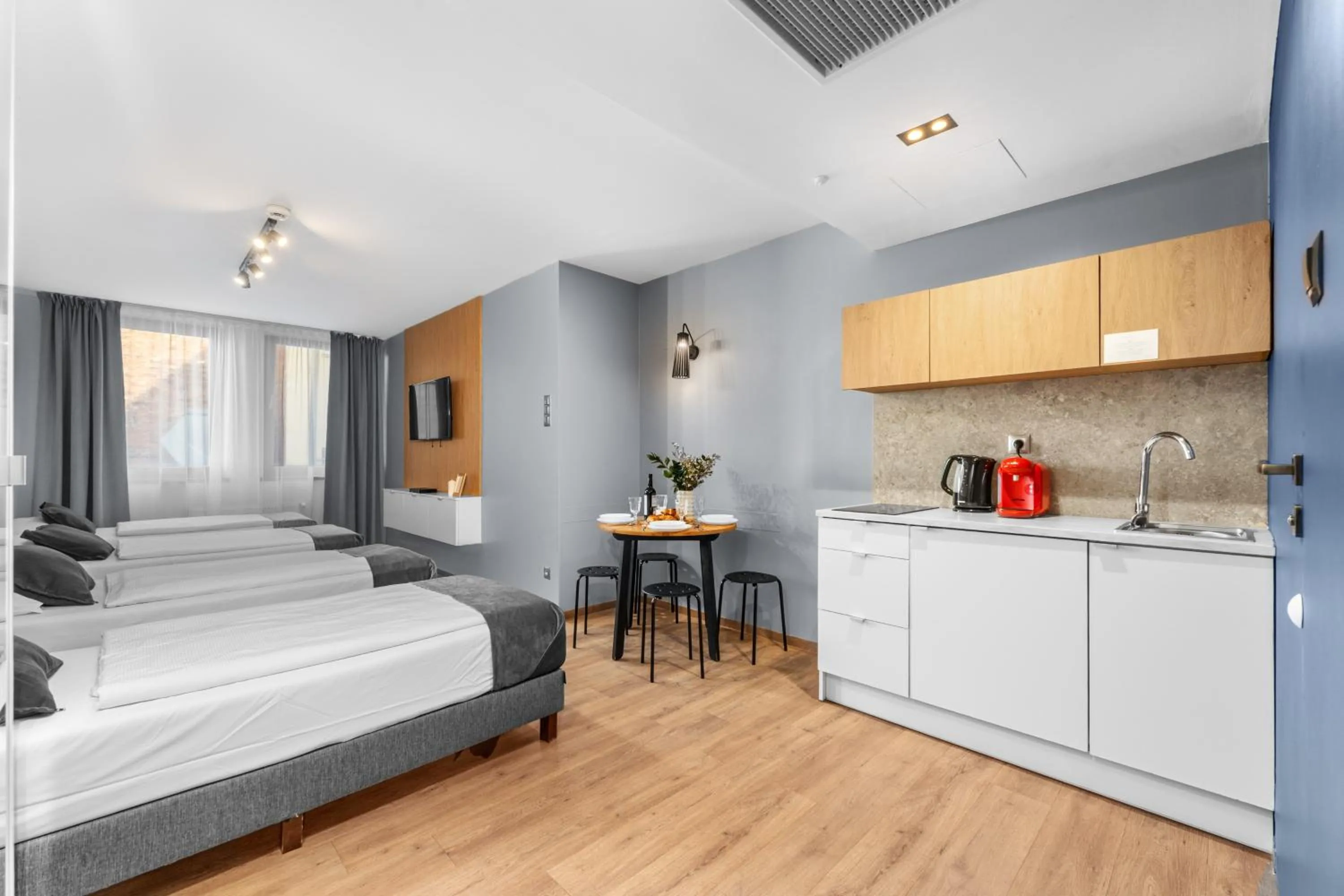 Kitchen or kitchenette, Bed in Szewska 7 Apartments