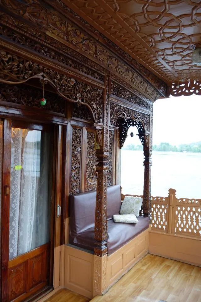 Facade/entrance in Houseboat Lily of Nageen