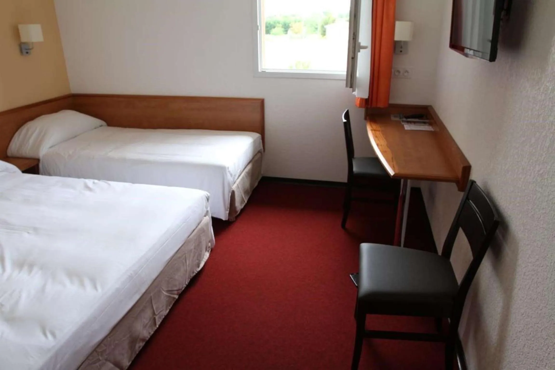 Bedroom, Bed in Brit Hotel Confort Villeneuve Sur Lot