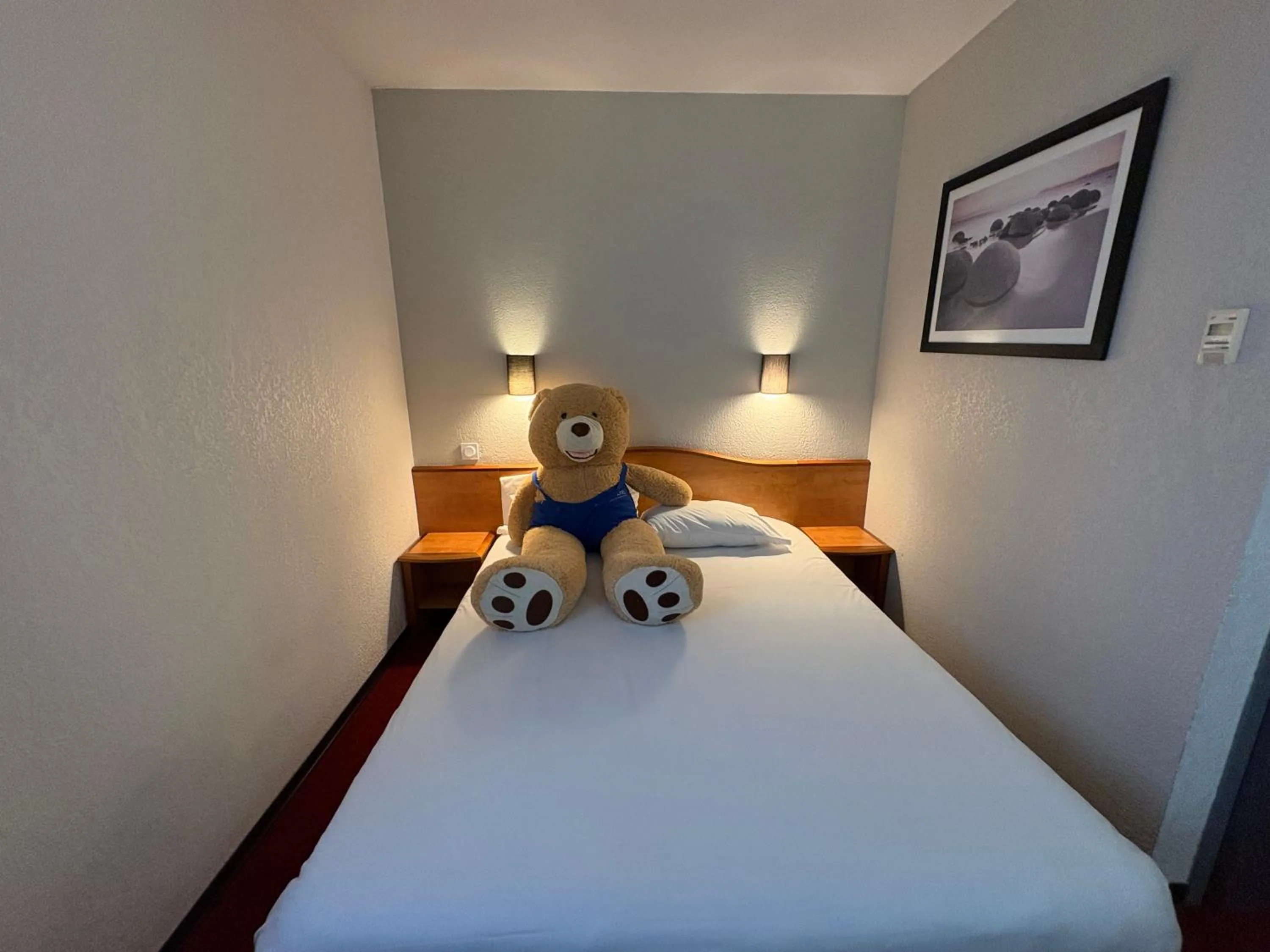 Bed in Brit Hotel Confort Villeneuve Sur Lot