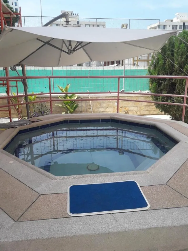 Lindo departamento en Tonsupa, Cerca al mar