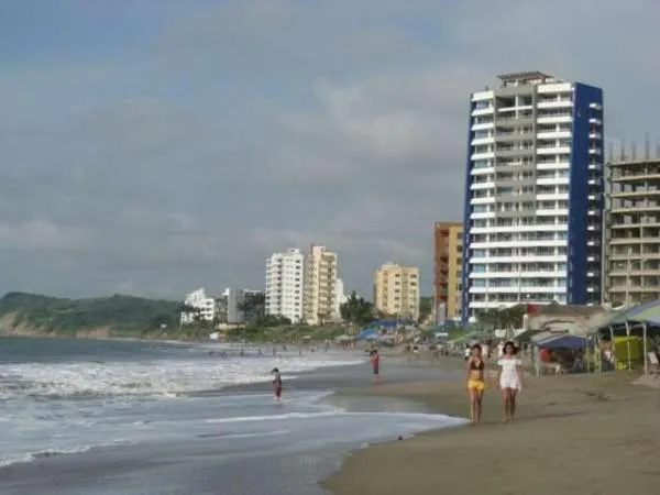 Lindo departamento en Tonsupa, Cerca al mar