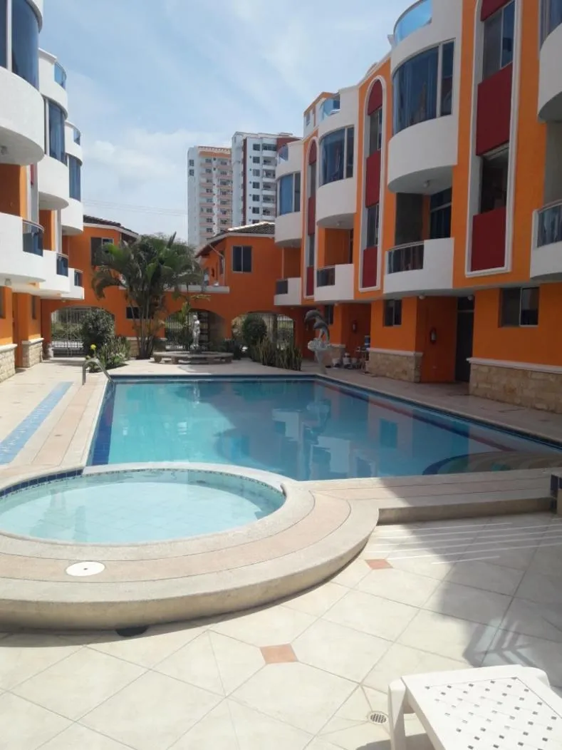 Lindo departamento en Tonsupa, Cerca al mar