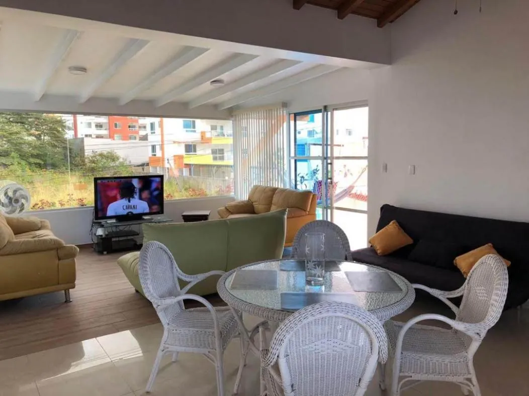 Lindo departamento en Tonsupa, Cerca al mar