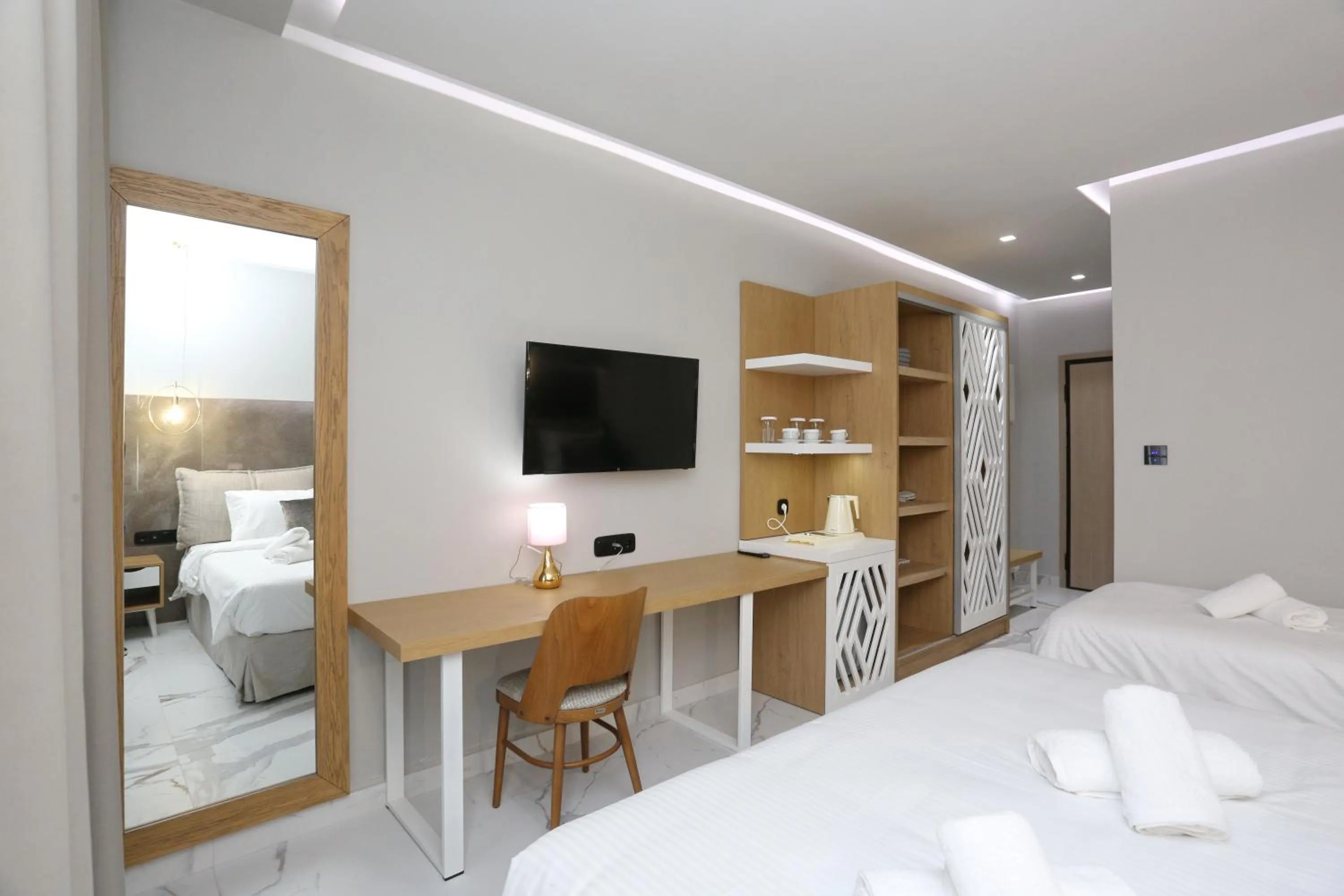 Photo of the whole room, Bed in Tropical