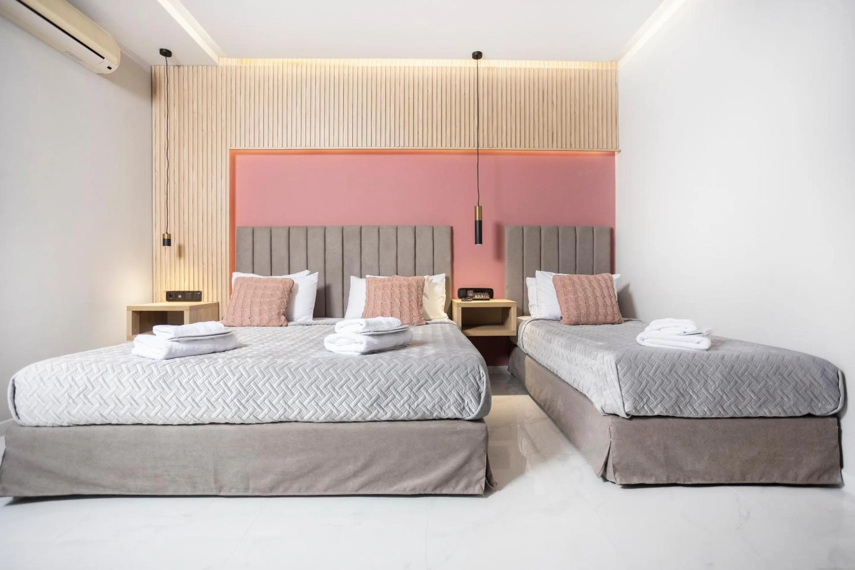 Photo of the whole room, Bed in Tropical