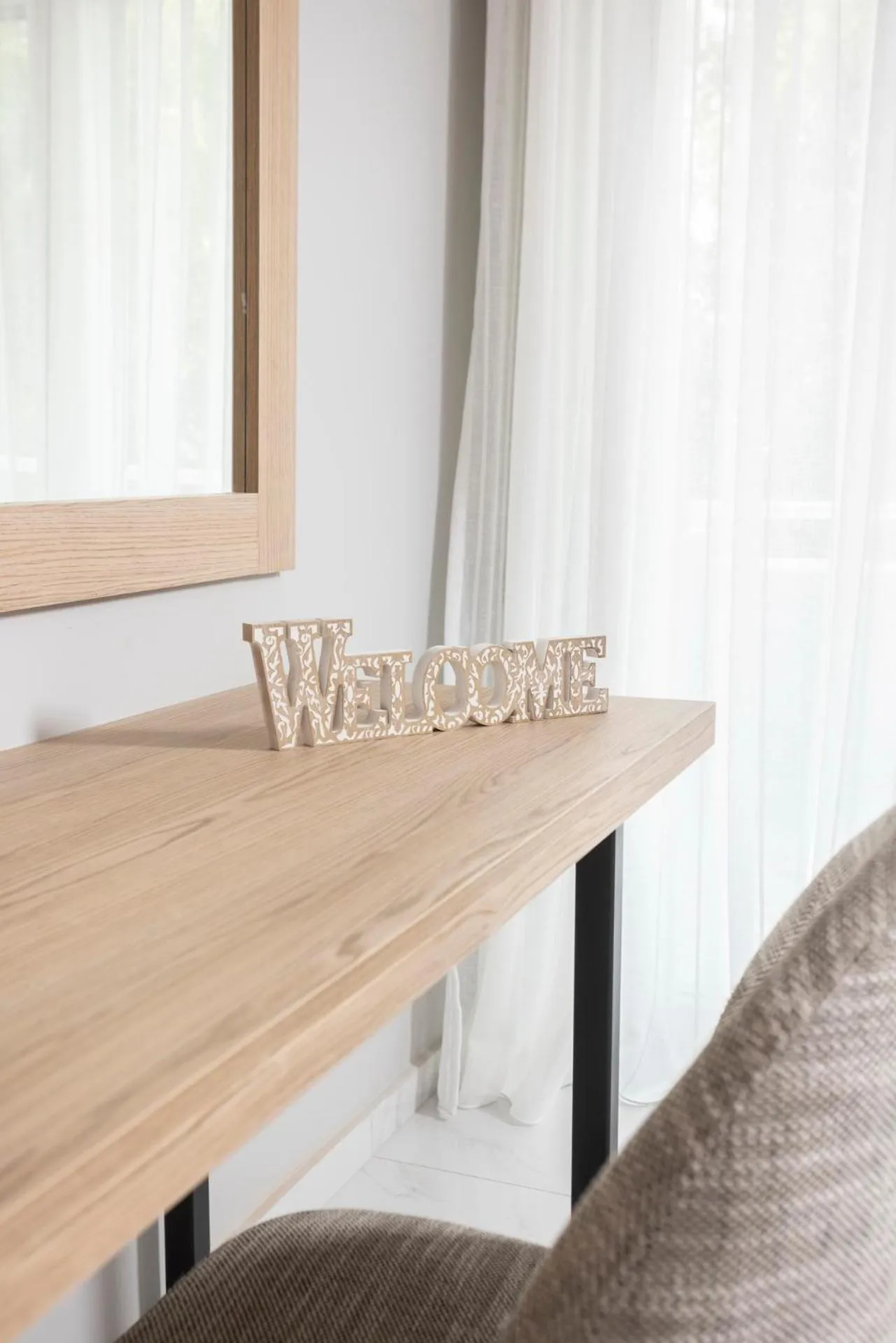 Photo of the whole room in Tropical