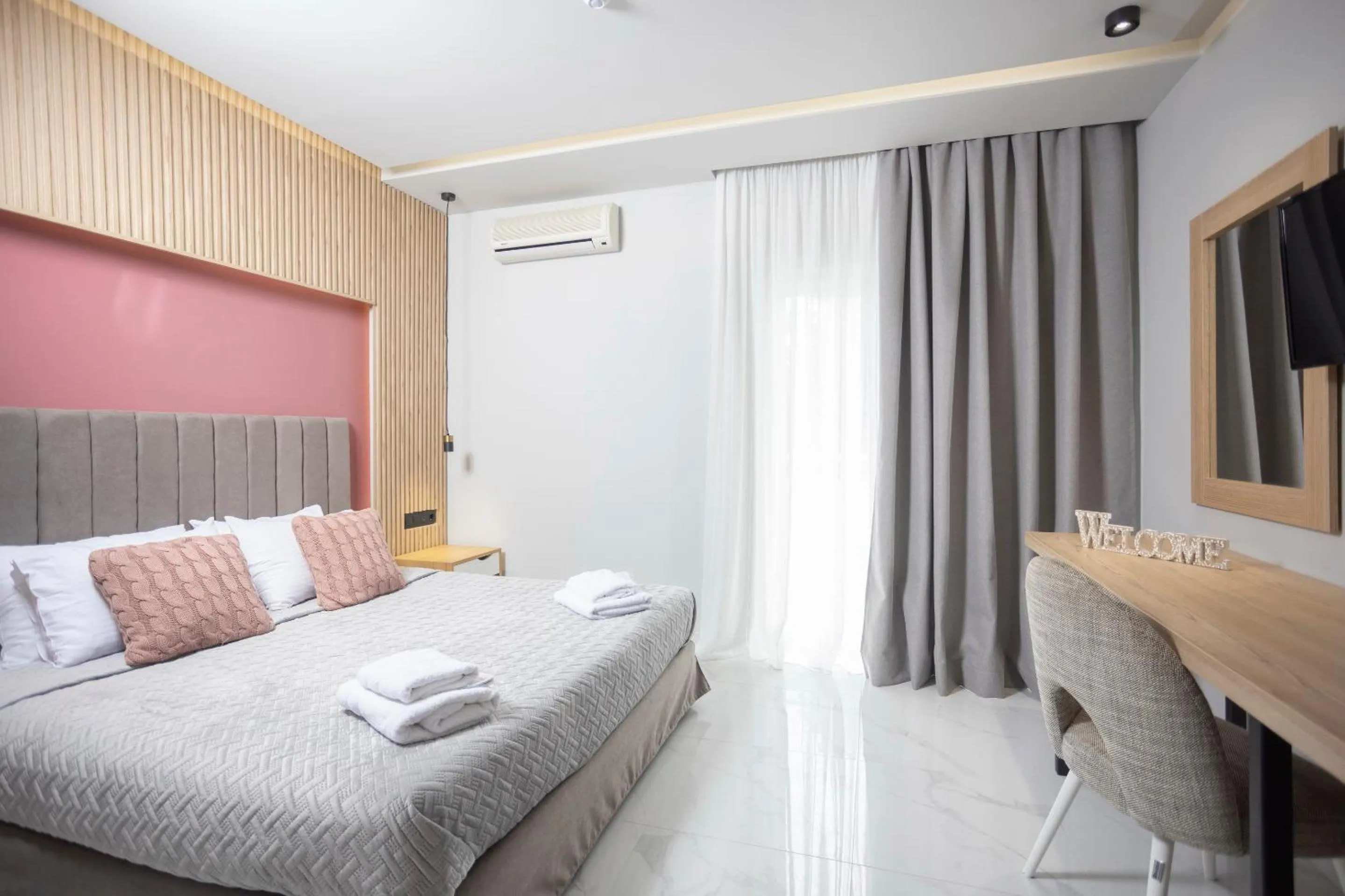 Photo of the whole room, Bed in Tropical