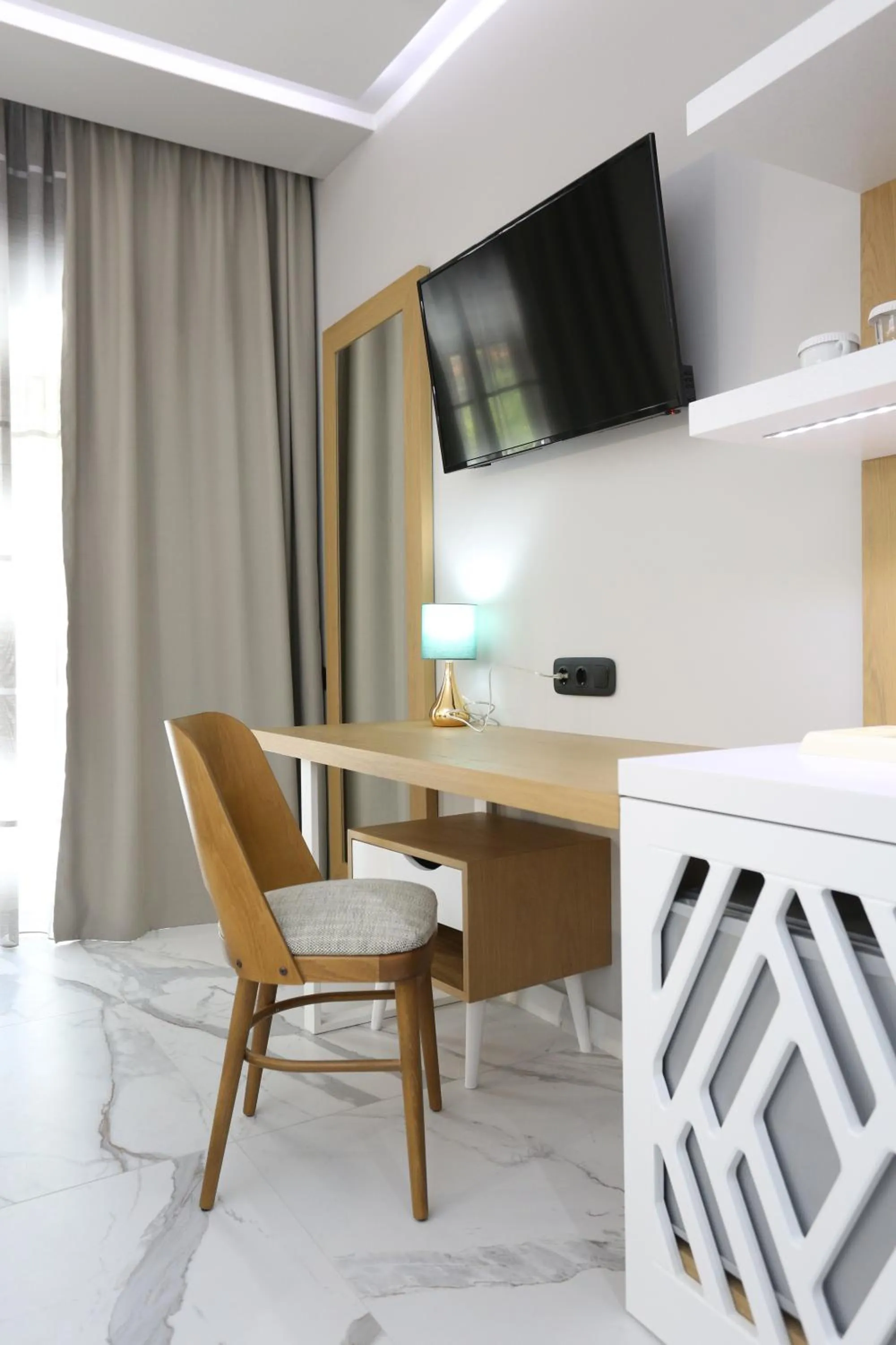 TV and multimedia in Tropical