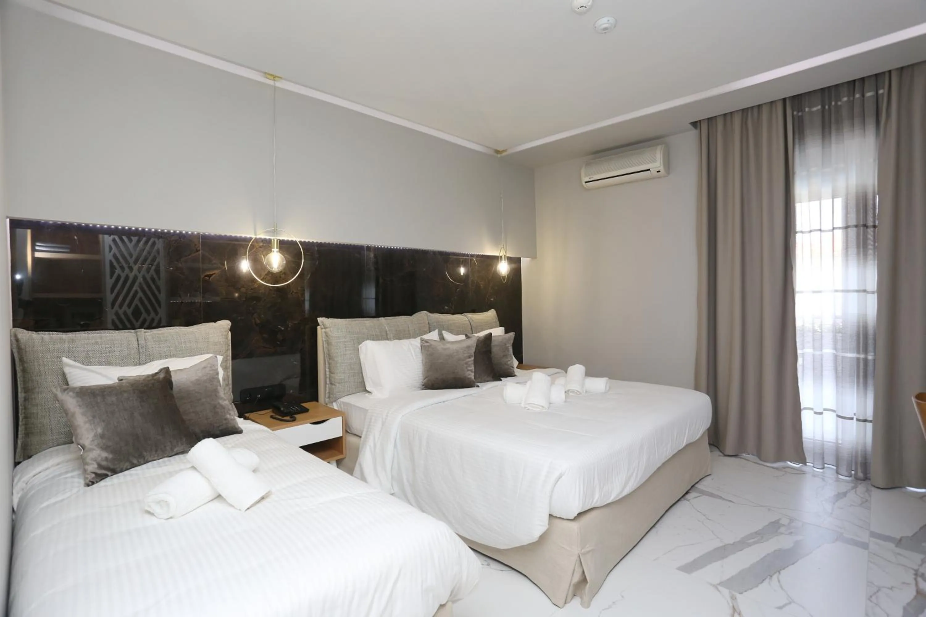 Photo of the whole room, Bed in Tropical