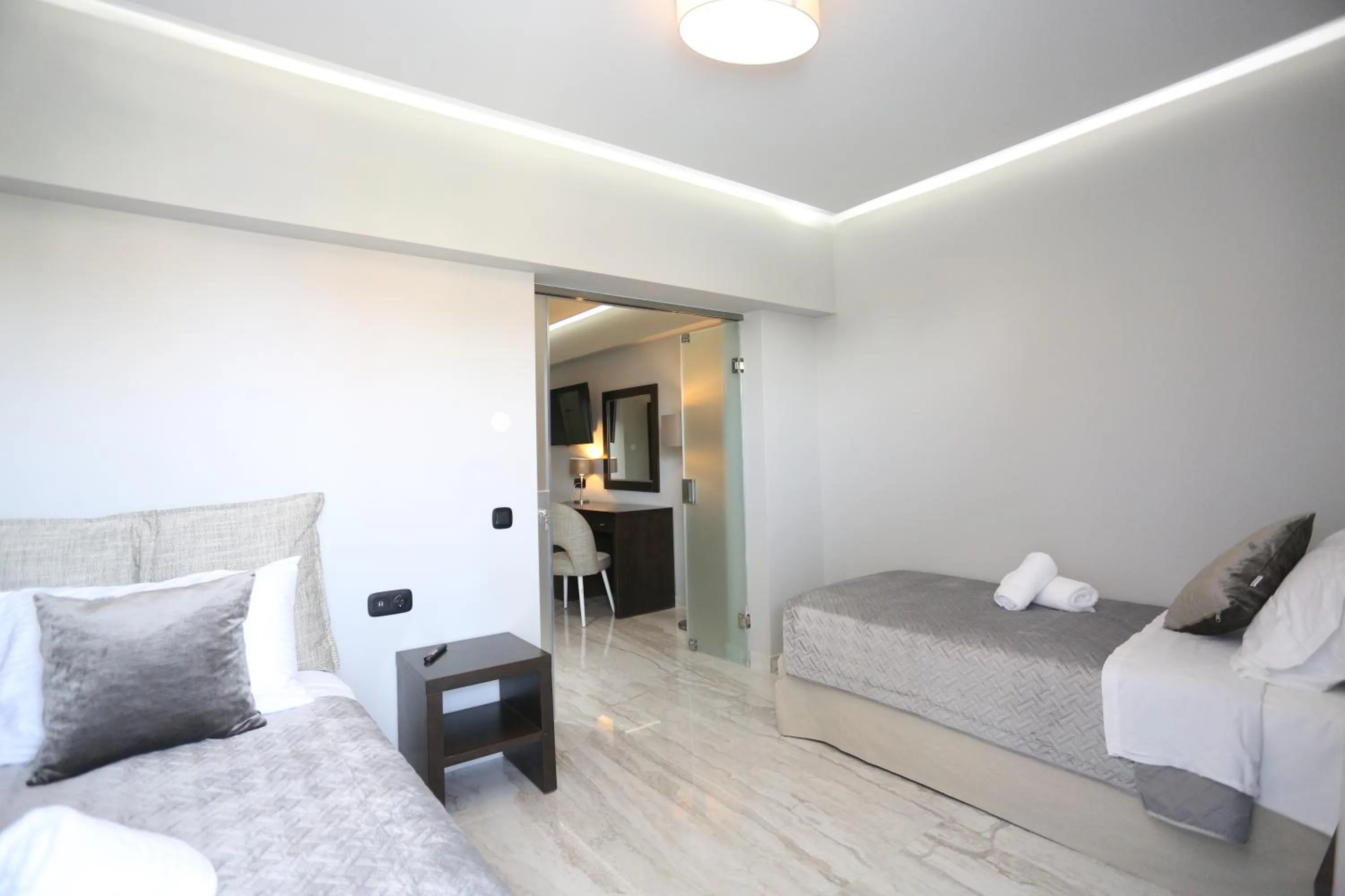 Bedroom, Bed in Tropical