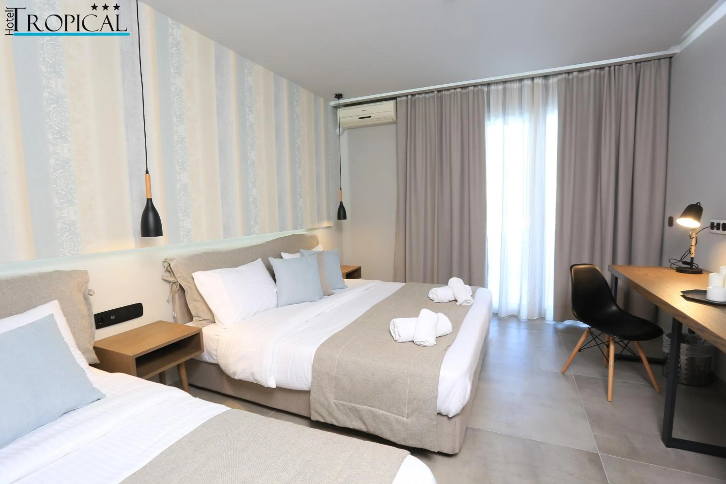 Bedroom, Bed in Tropical