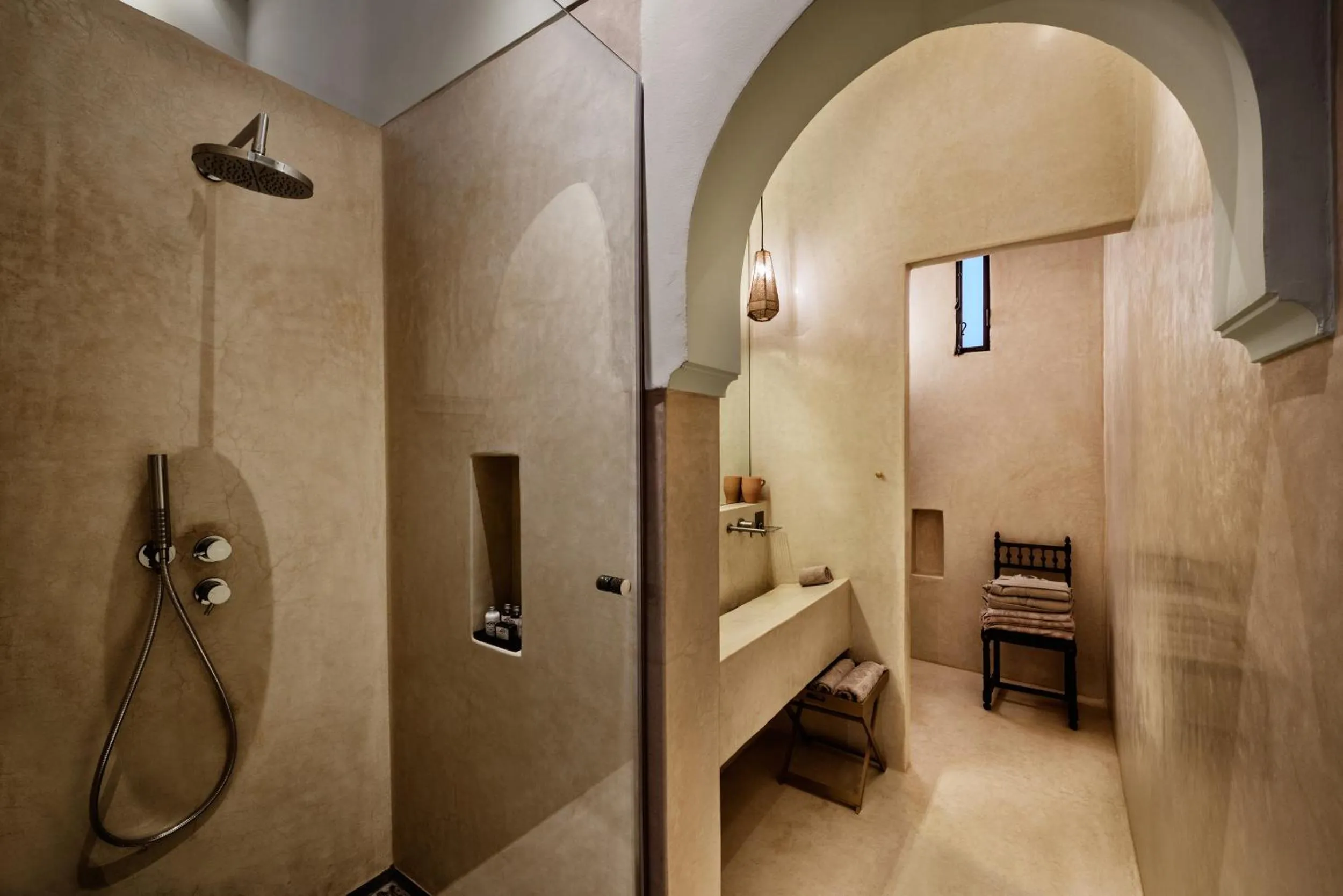 Shower in 72 Hotel & Spa